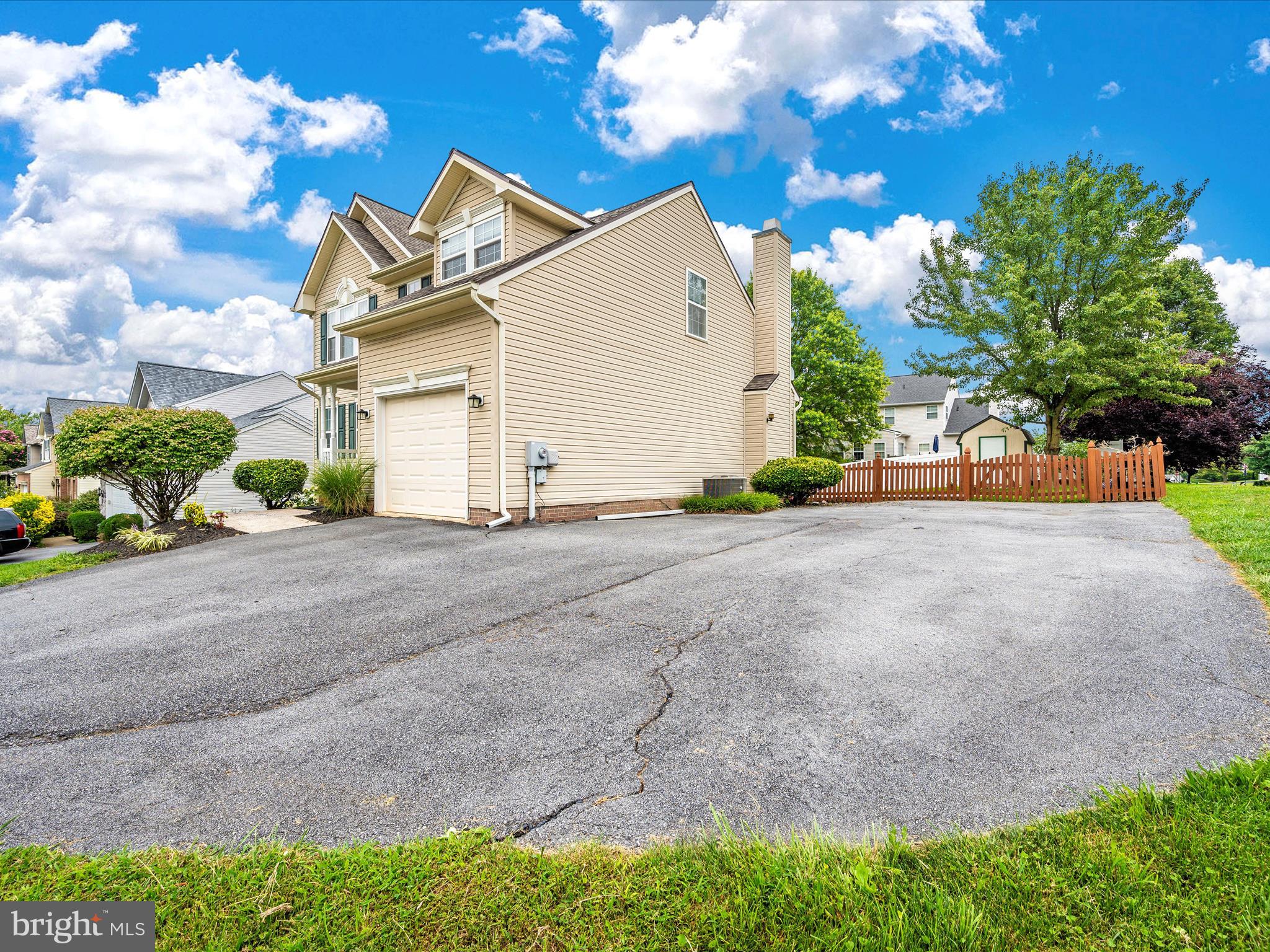 LAUREL RIDGE - Residential