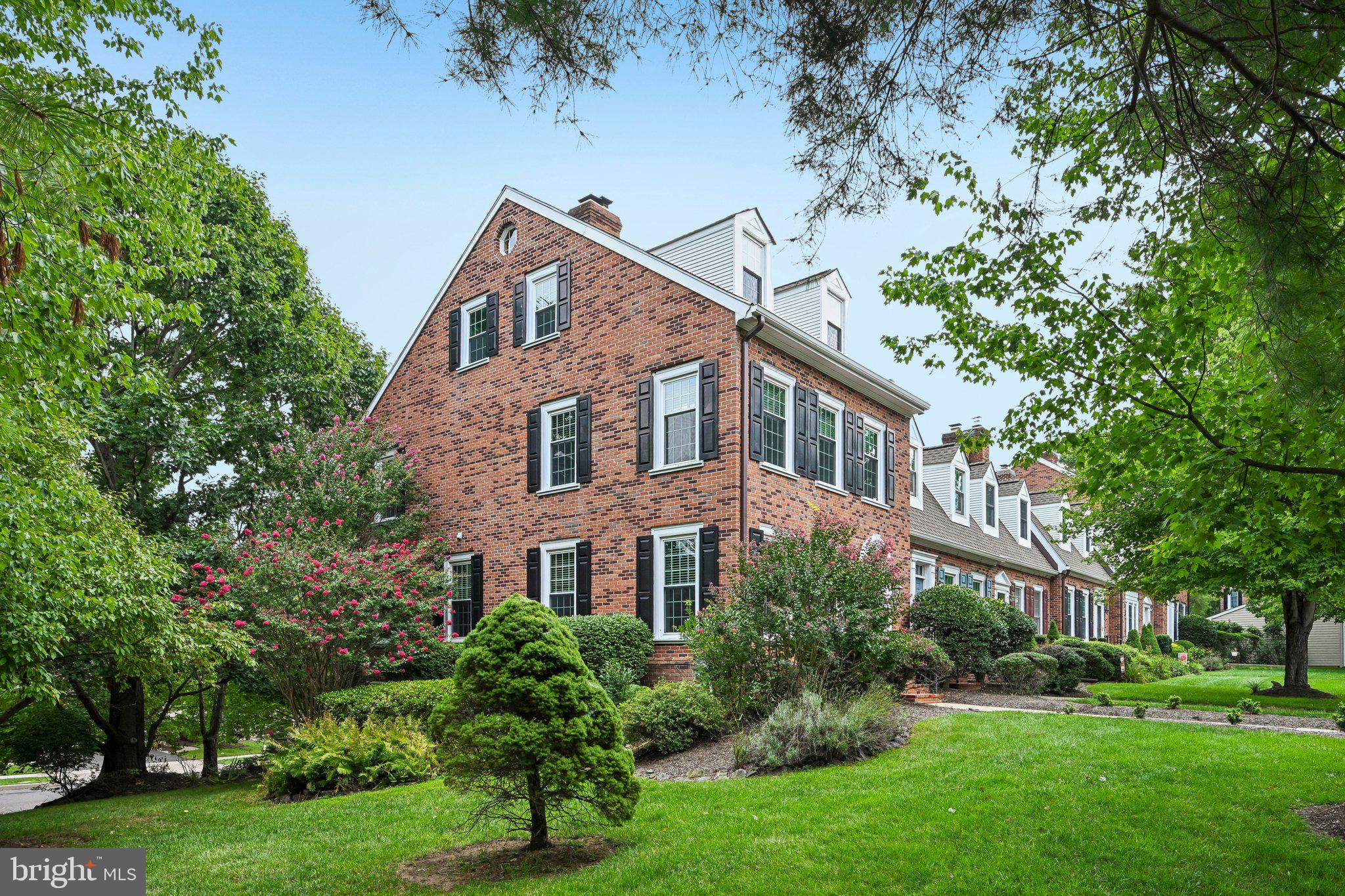 25 COMMANDERS DRIVE