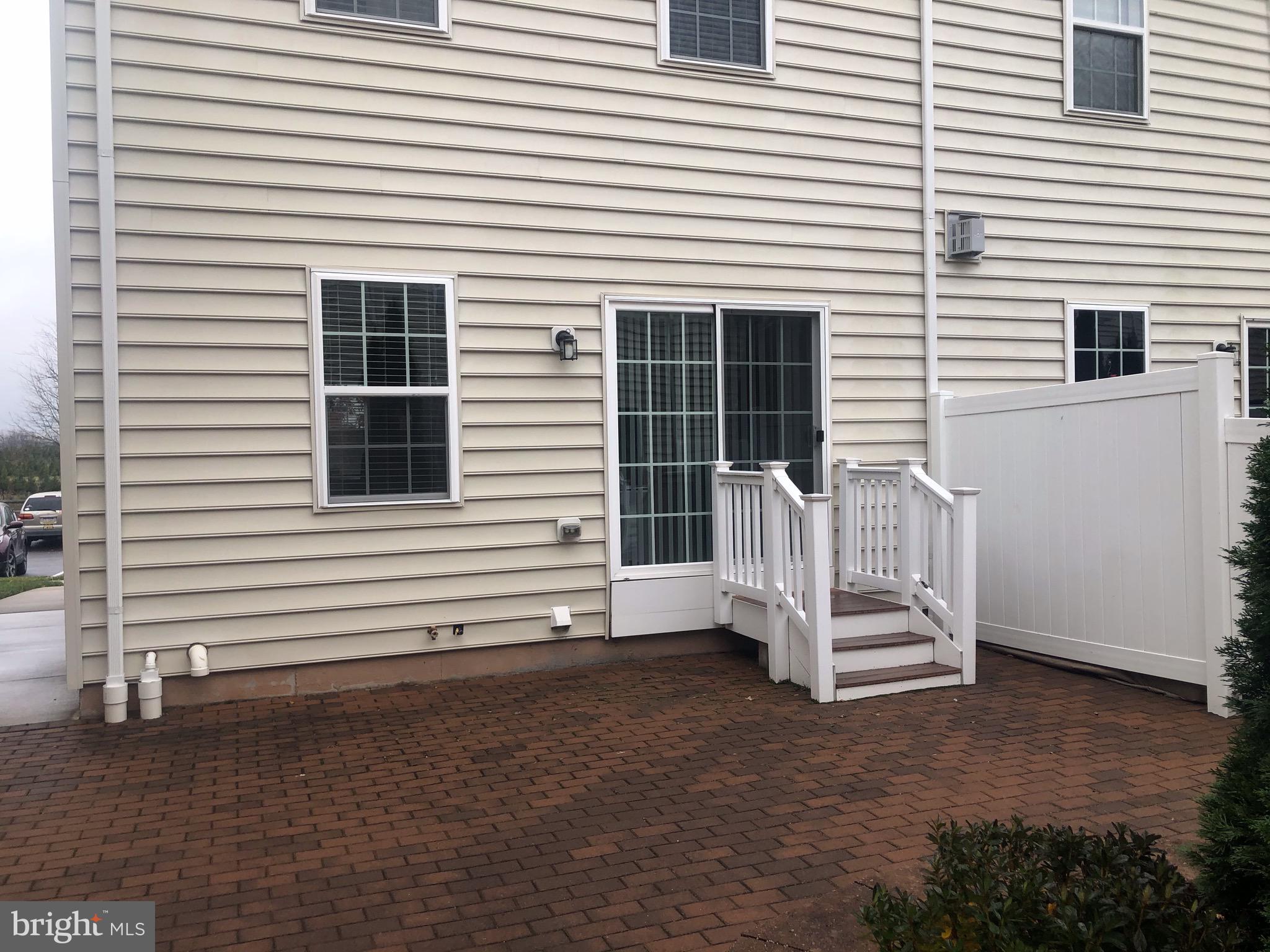 CARRIAGE HILL - Residential Lease