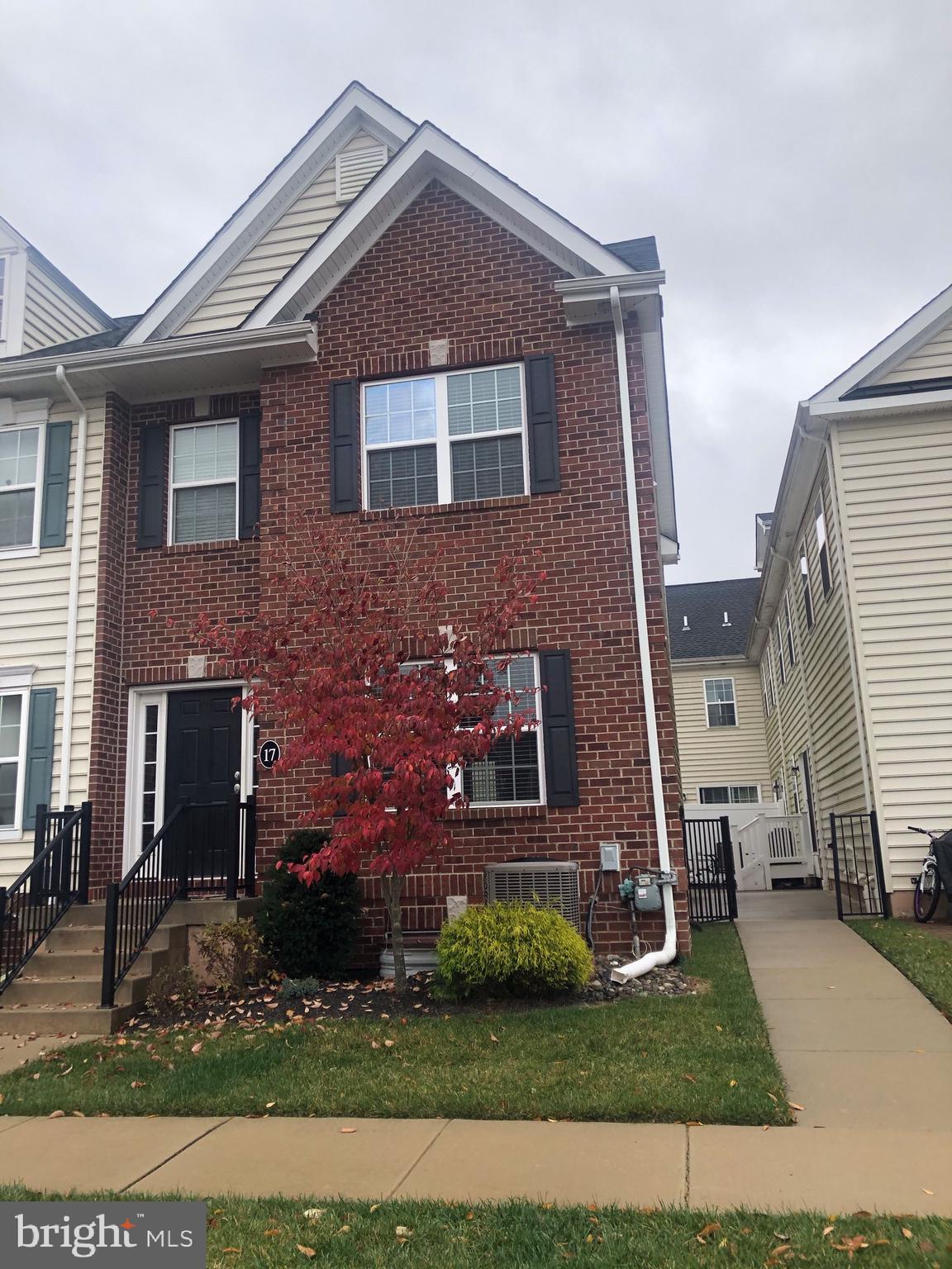 CARRIAGE HILL - Residential Lease