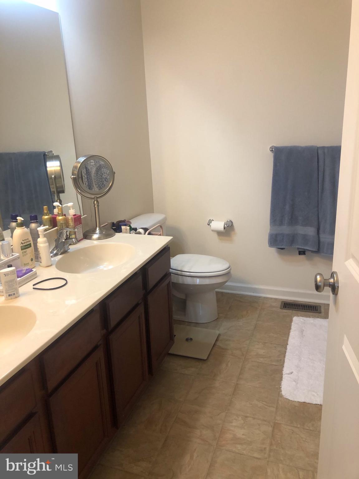 CARRIAGE HILL - Residential Lease