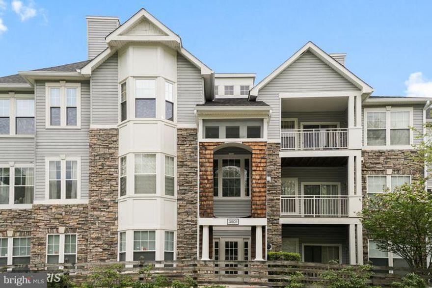 Top floor living with vaulted ceilings. Move-in ready. Gorgeous unit with fresh paint, new carpet, new appliances, new HVAC, newer water heater(2015), newer washer & dryer (2016), built-in book shelves & ceiling fans. Convenient to Walmart, BW Pkwy, plenty of shopping, and public transportation.  **Russett Community Association $492 per year**