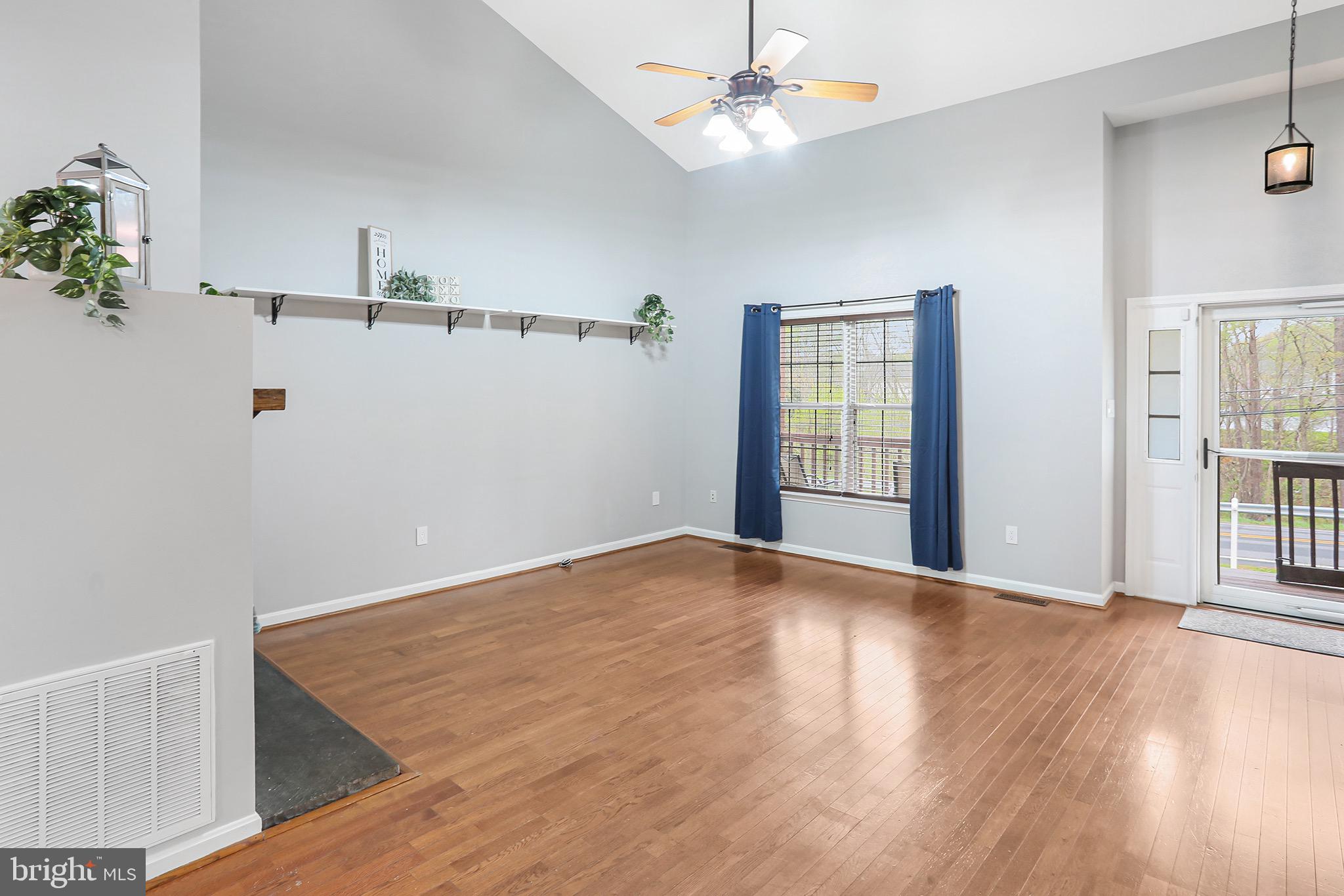 STONEWALL - Residential