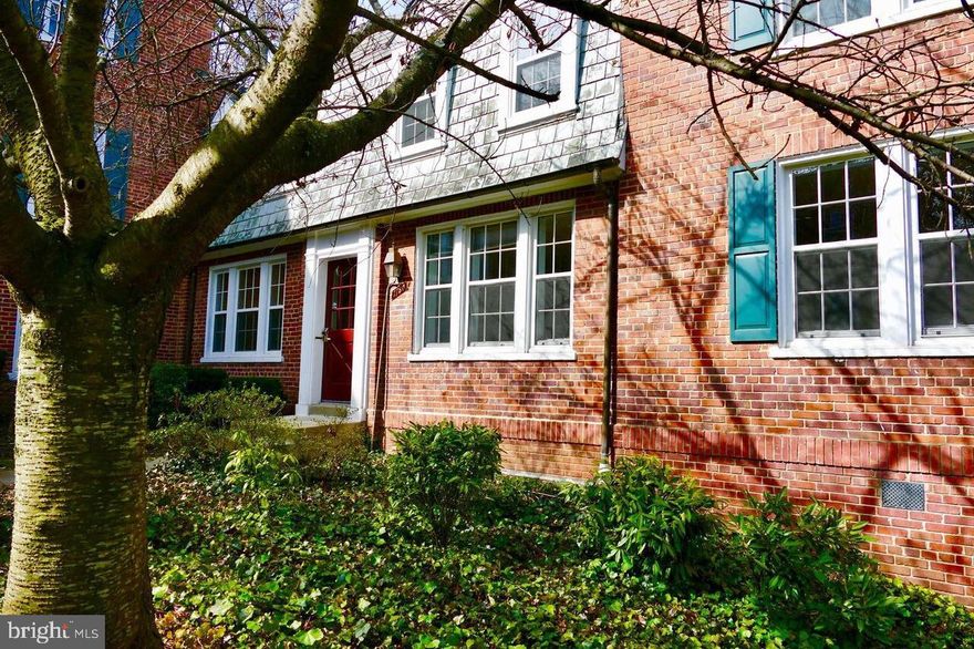 Nestled in Colonial Village, this charming 2 bedroom, 1 bathroom condo features an open gourmet kitchen with granite countertops and stainless steel appliances. With gleaming wood floors, a new heating/cooling system, and fresh paint, comfort and style abound. Conveniently located within 1 mile of the Rosslyn and Court House metro stations, residents enjoy easy access to urban amenities while enjoying the tranquility of this refined living space.

Parking spaces available on street

Schools : ES: Innovation Elementary School MS: Hamm Middle School HS: Yorktown High School

Rec Facilities : Extra Storage, Storage Bin
Included services: Common Area Maintenance, Exterior Building Maintenance, Gas, Lawn Maintenance, Management, Reserve Funds, Sewer, Snow Removal, Trash, Water

No Smoking.

Qualifications: To qualify, the two lowest household incomes need to exceed $92,000/ year.
Applicants should also have good credit and rental history

Fees:
App Fee: $45/ applicant
Rent: $2,300
Security Deposit: $2,300 (due at time of submitting application)
Date Available: NOW!

Utilities: Tenant pays electric ONLY. Water included