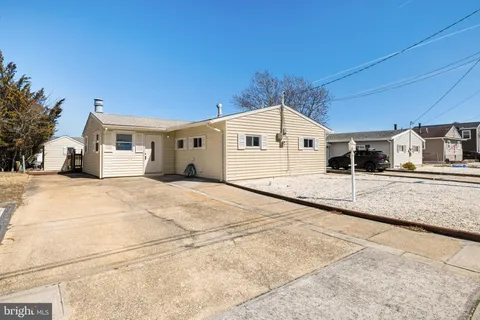 103 E Delaware Drive, Tuckerton, NJ MLS: NJOC2032356