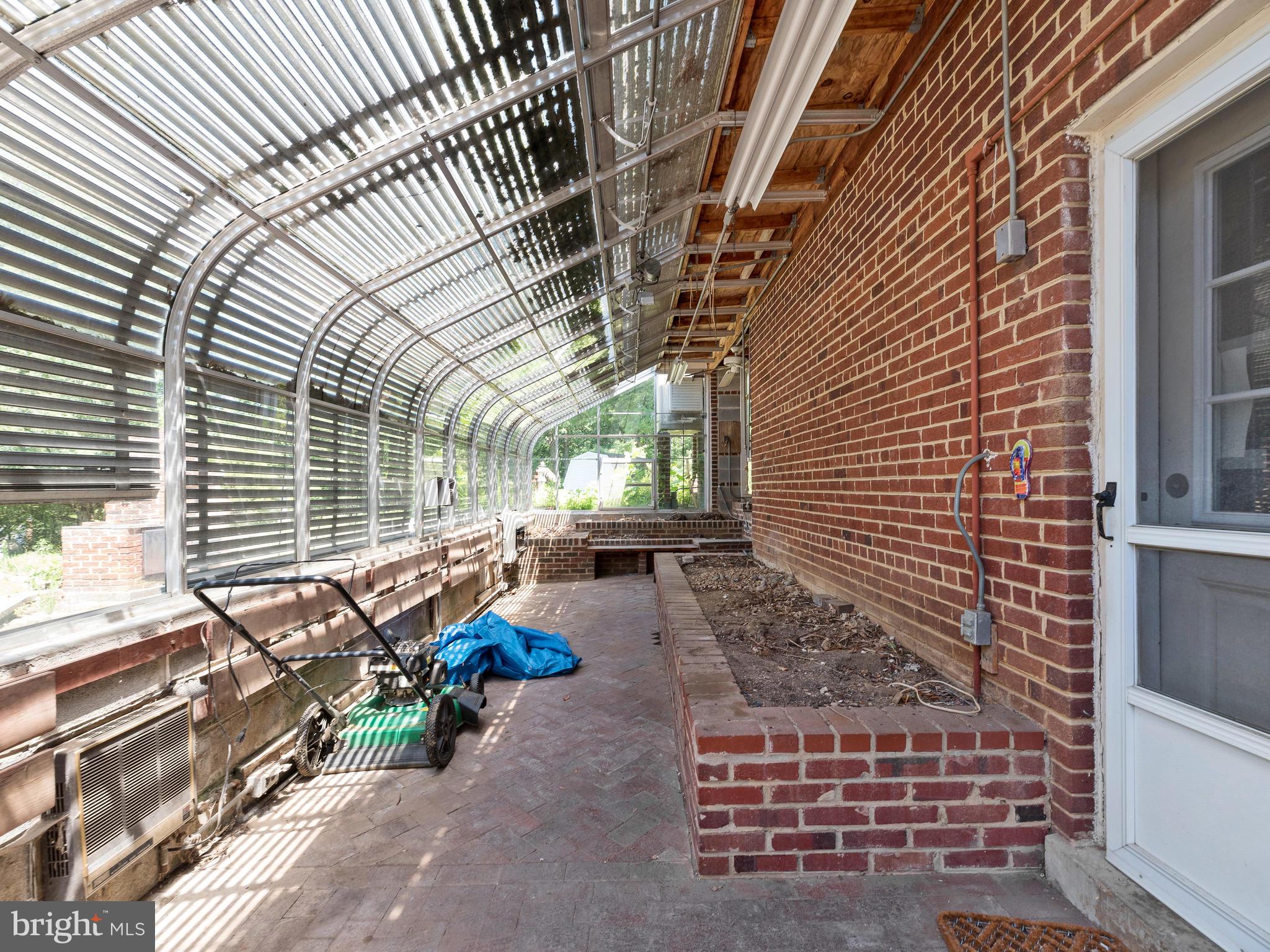 NEWPORT HILLS - Residential