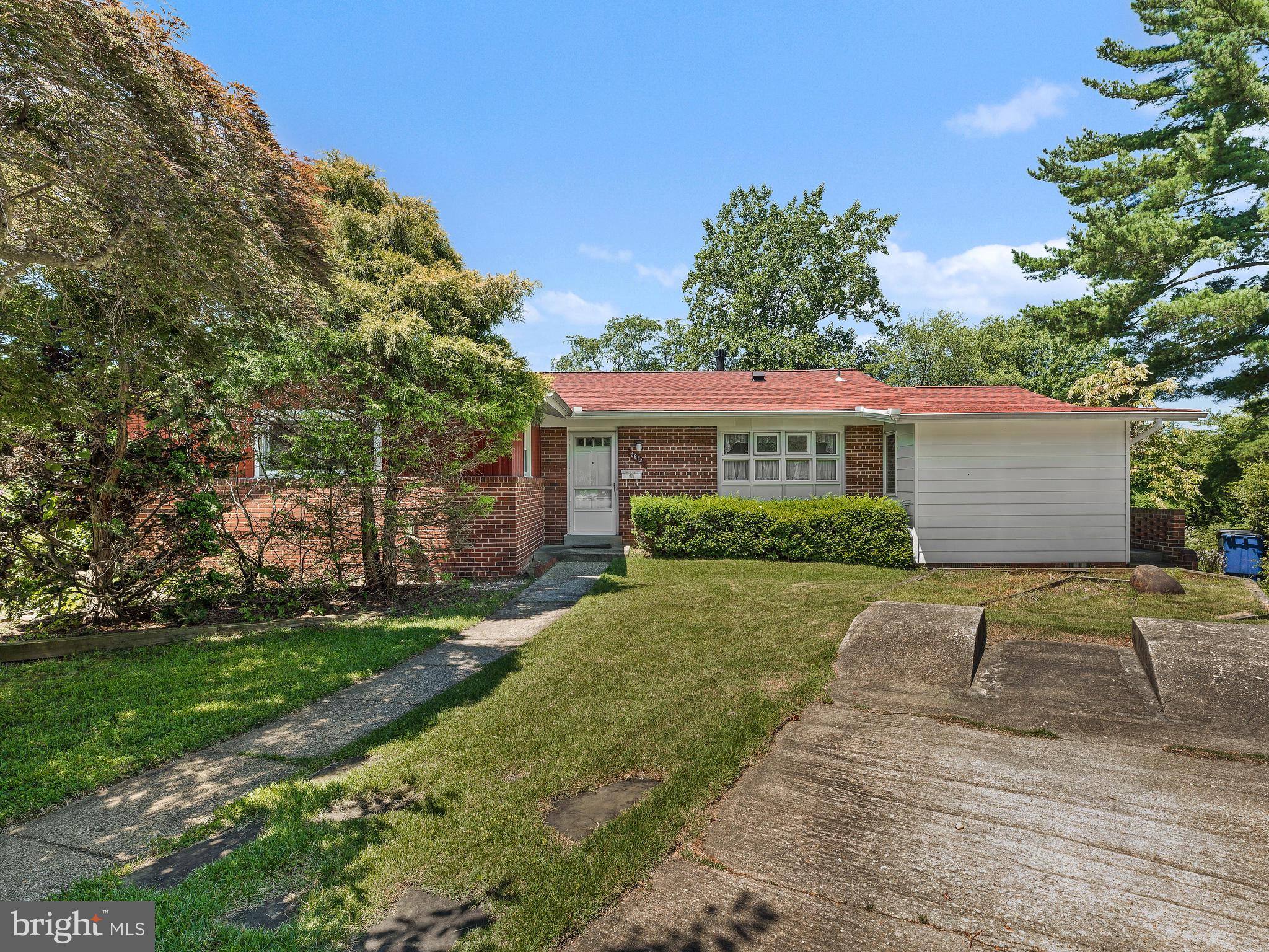 NEWPORT HILLS - Residential