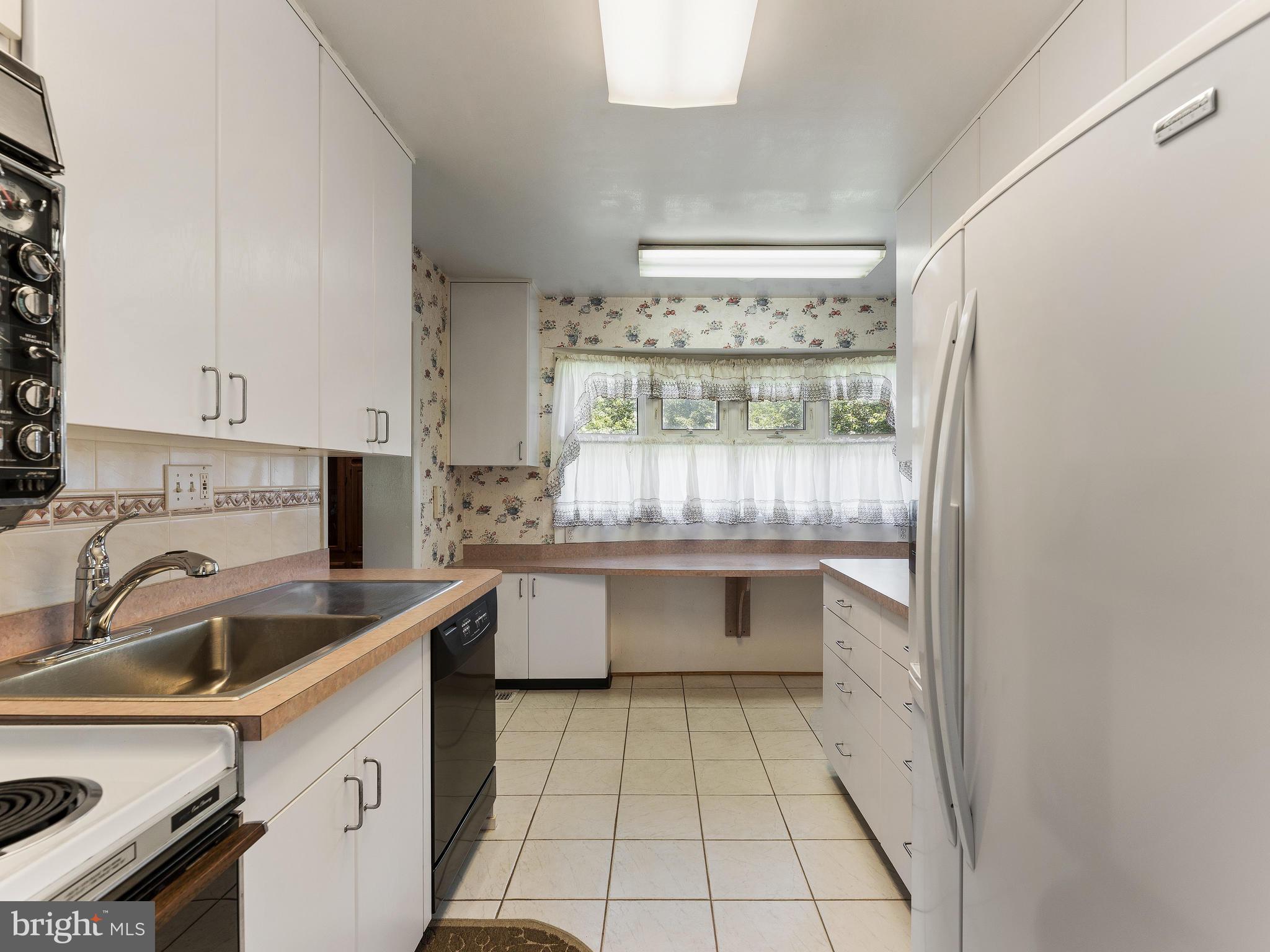 NEWPORT HILLS - Residential