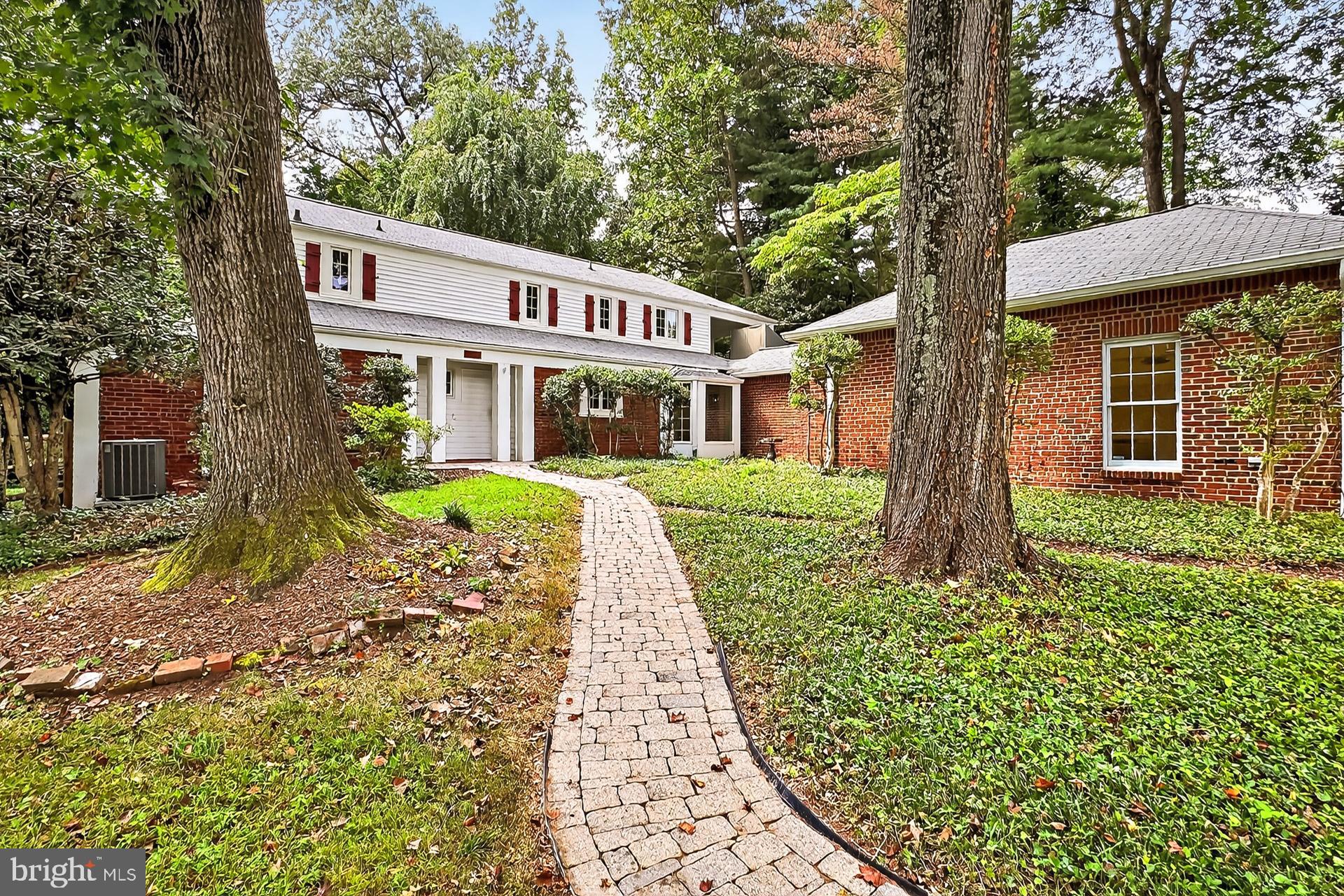 3032 KNOLL DRIVE