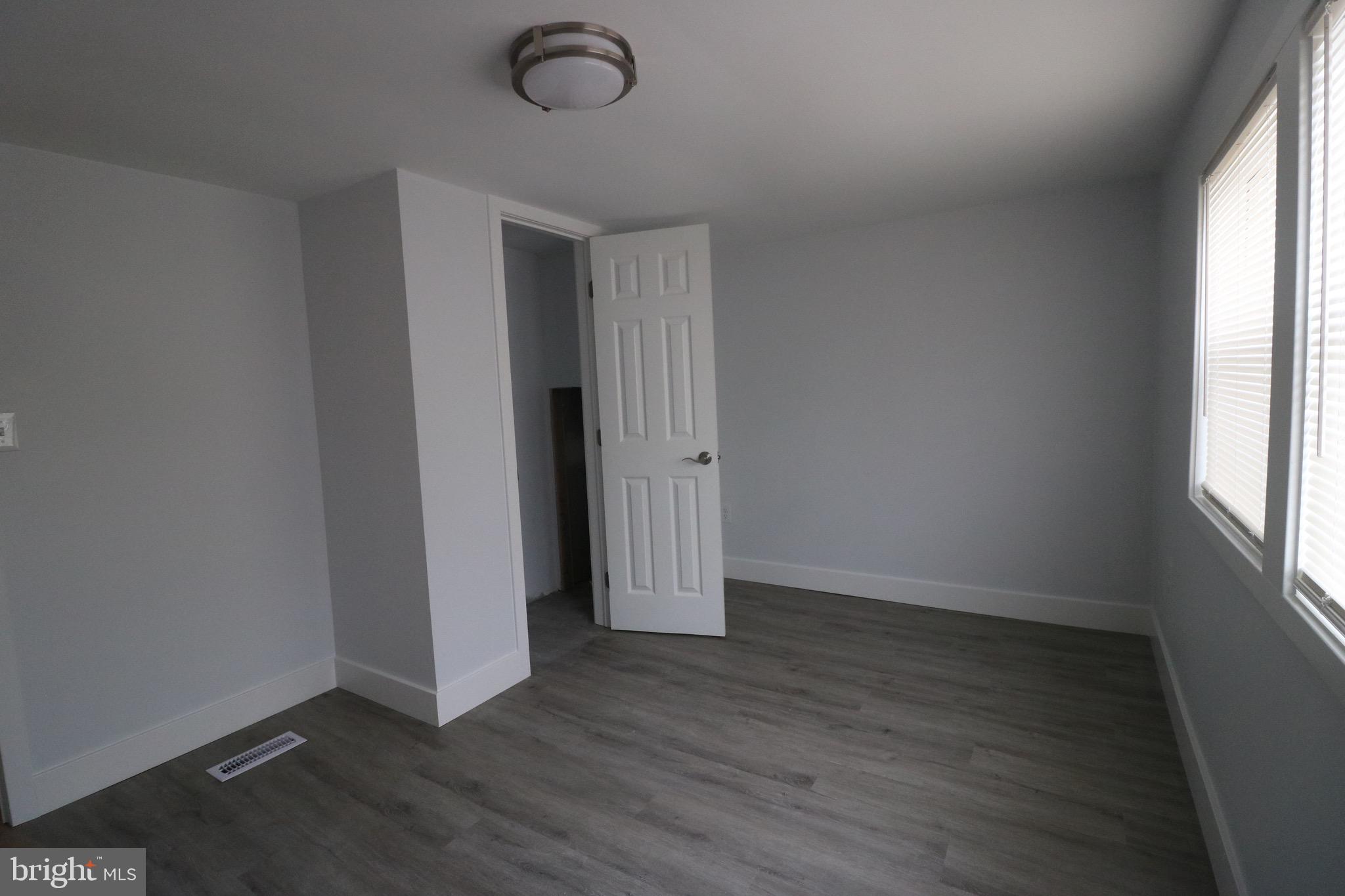 MIDDLE RIVER - Residential