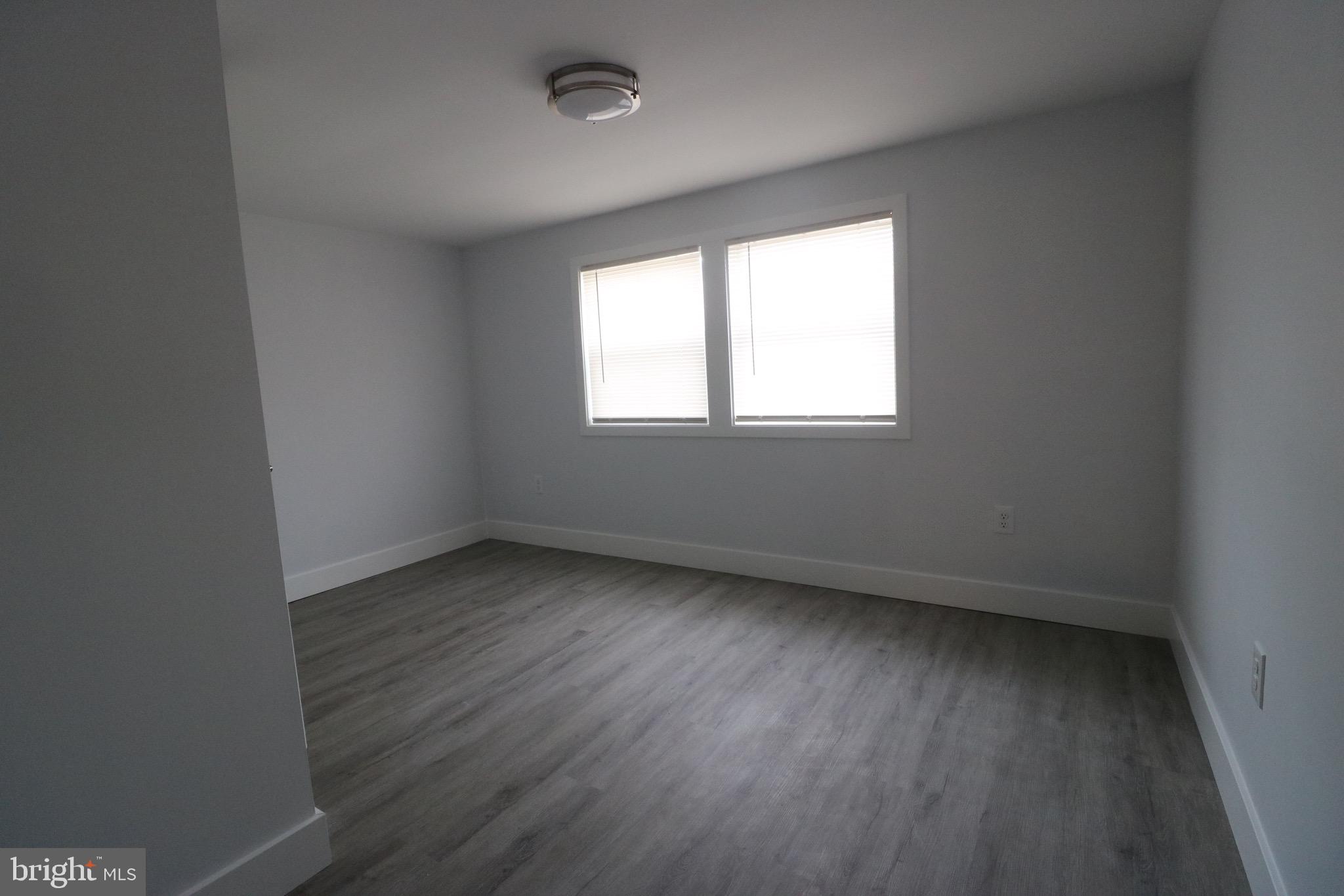 MIDDLE RIVER - Residential