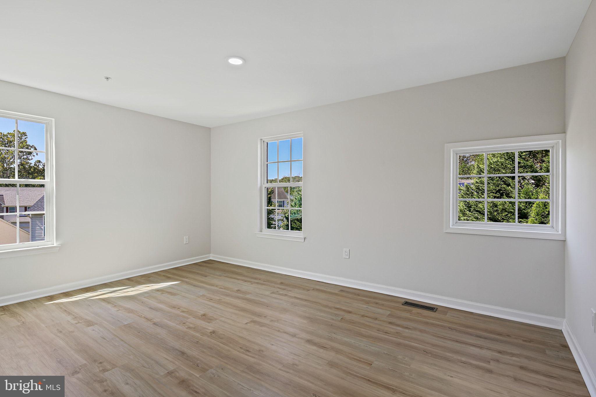 RIVERSIDE OVERLOOK - Residential