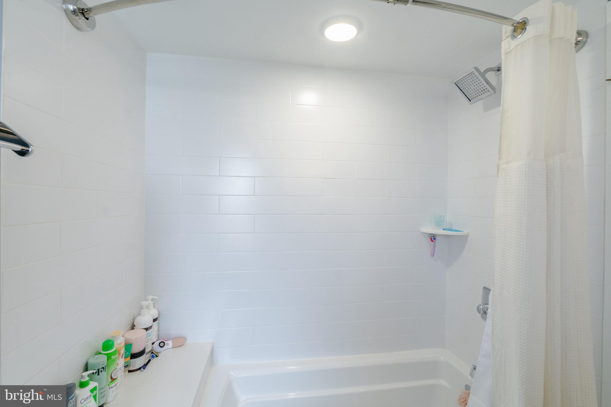 ART MUSEUM AREA - Residential Lease