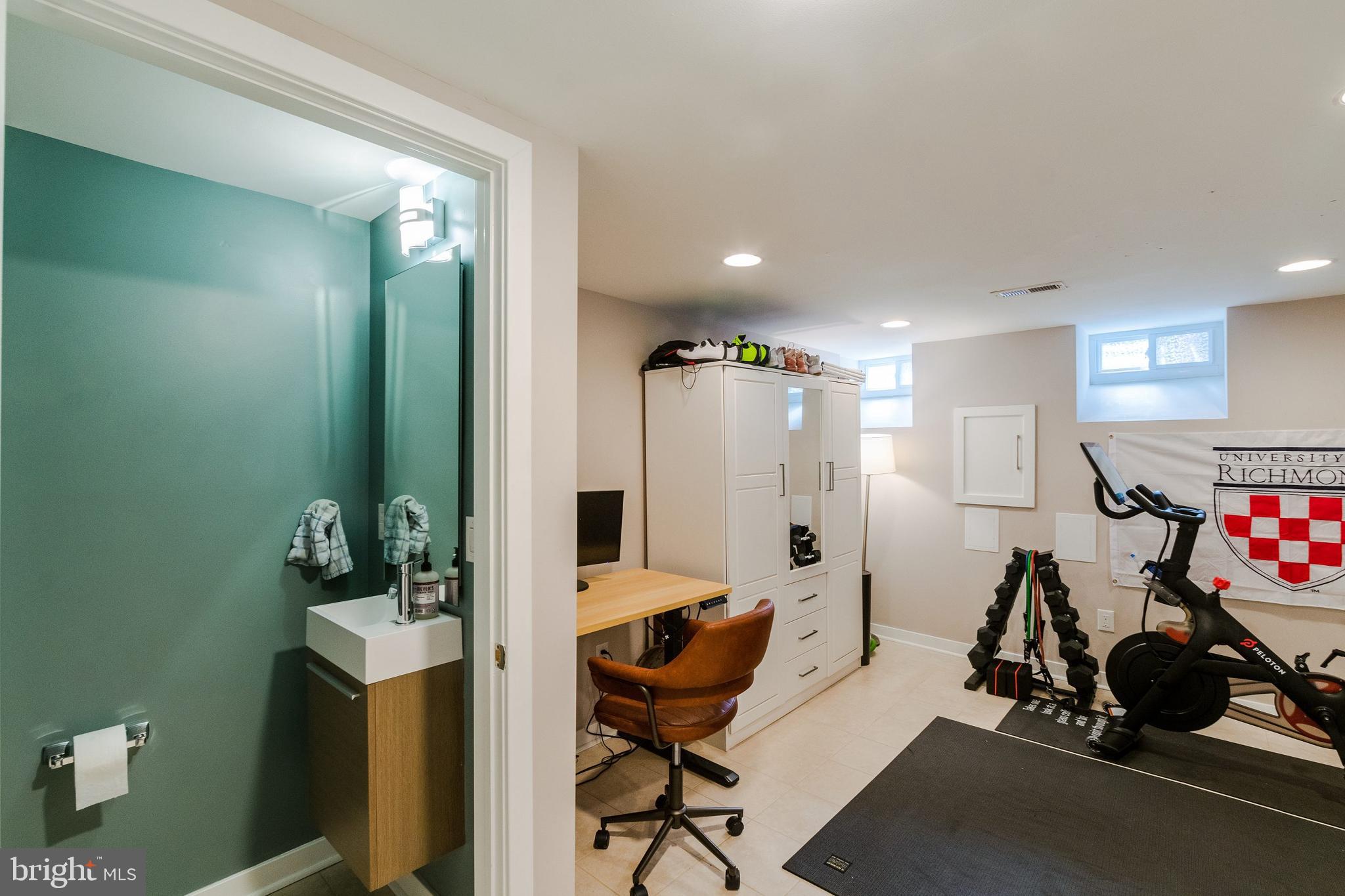 ART MUSEUM AREA - Residential Lease