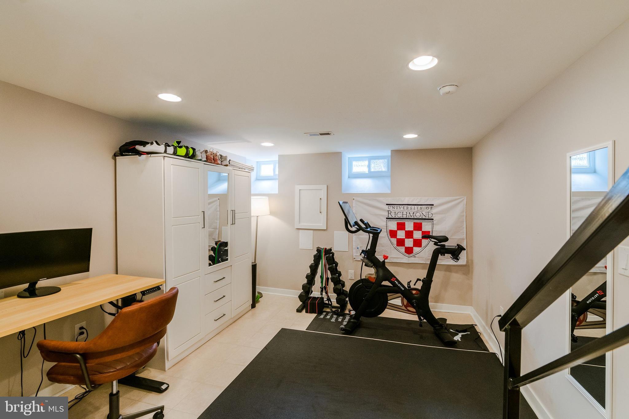 ART MUSEUM AREA - Residential Lease