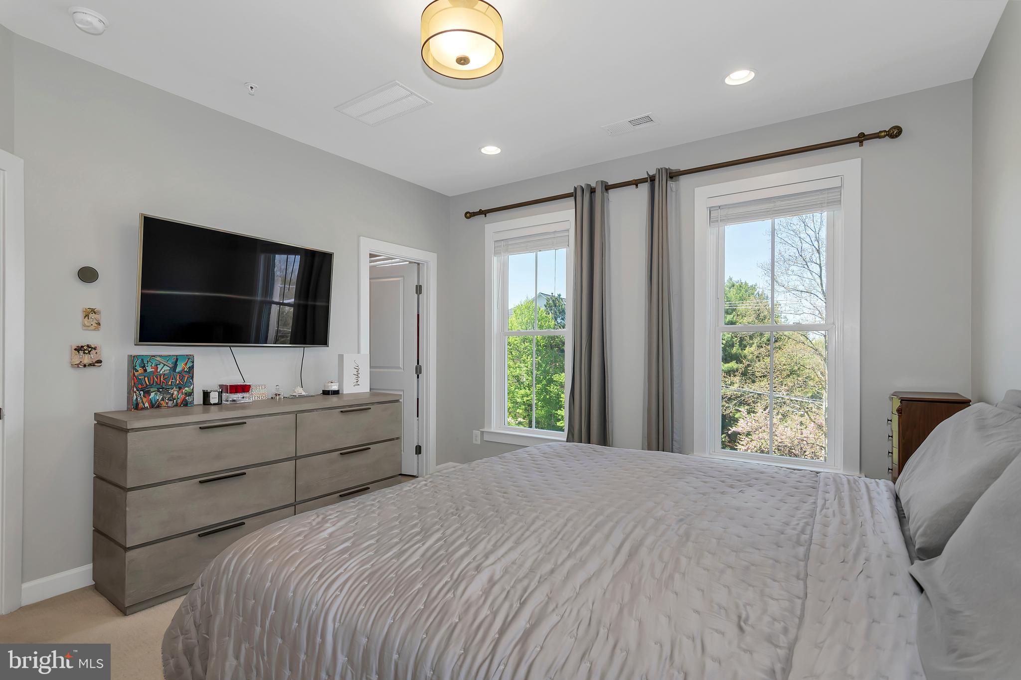 RIDGEWOOD - Residential Lease