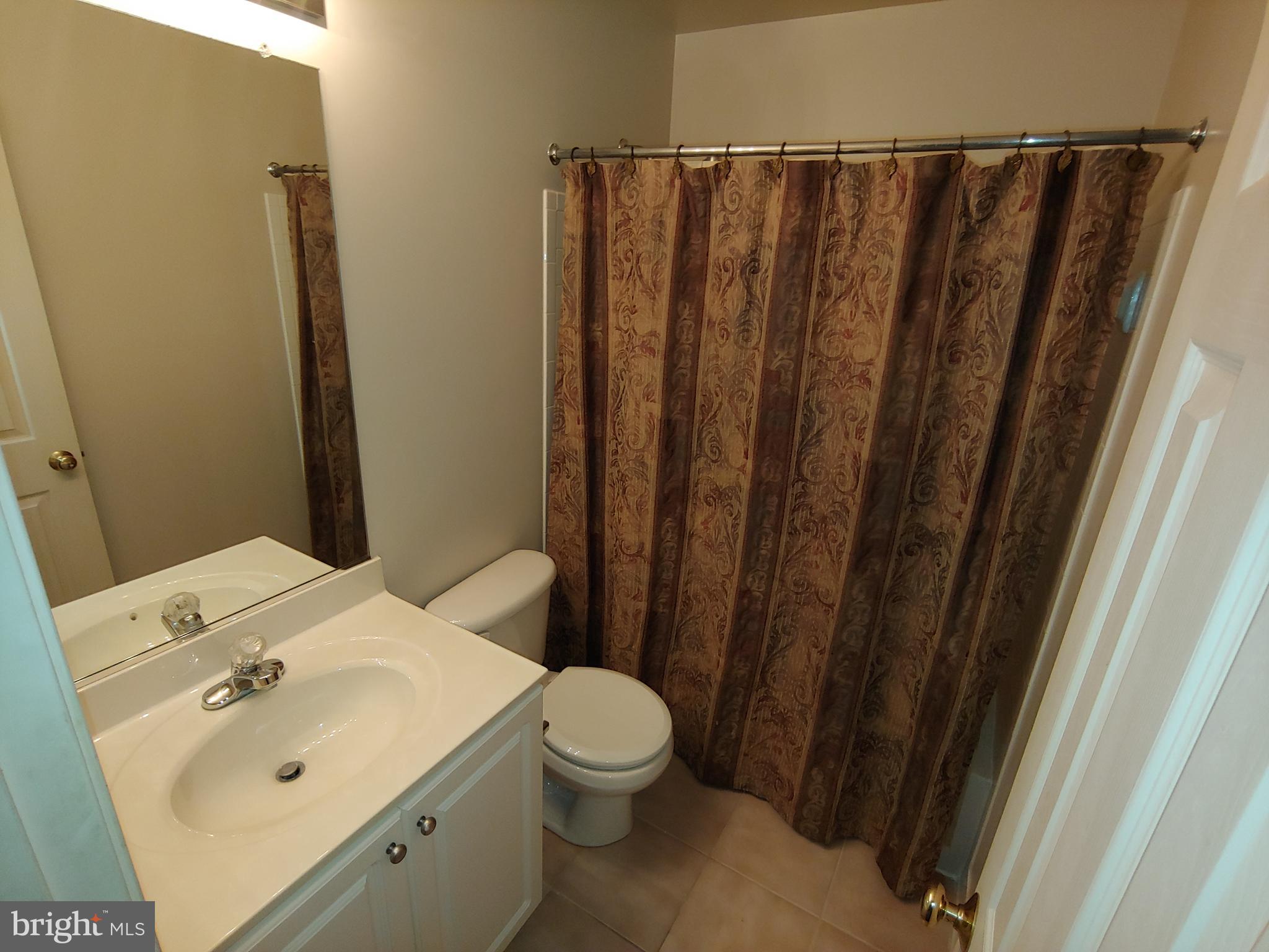 THE KNOLLS/CROFTON VILLAGE - Residential Lease