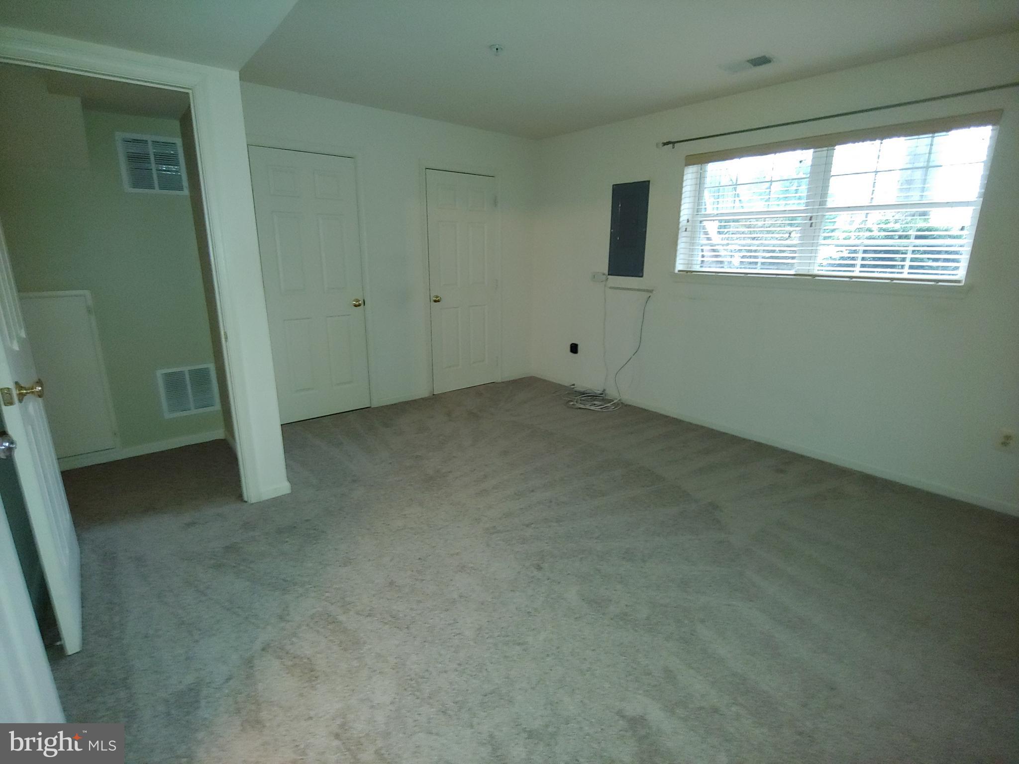 THE KNOLLS/CROFTON VILLAGE - Residential Lease