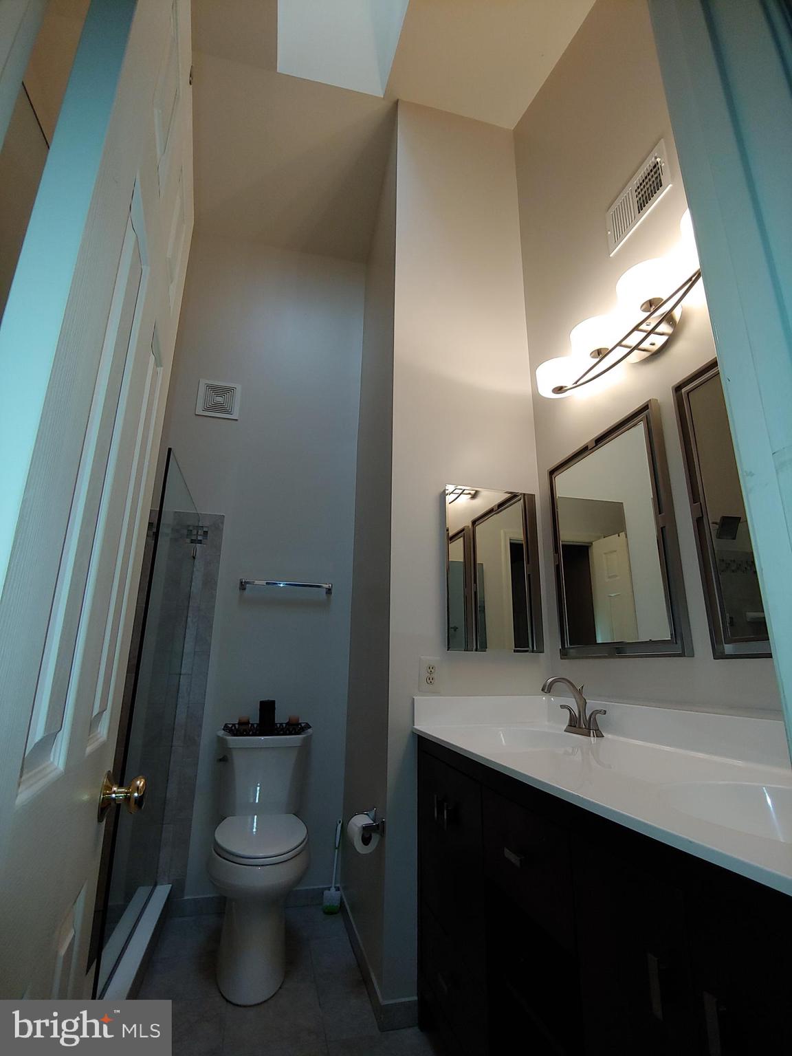 THE KNOLLS/CROFTON VILLAGE - Residential Lease