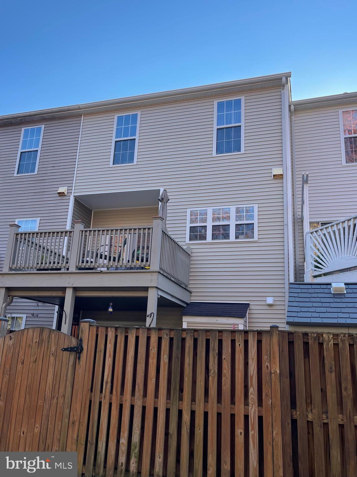 THE KNOLLS/CROFTON VILLAGE - Residential Lease