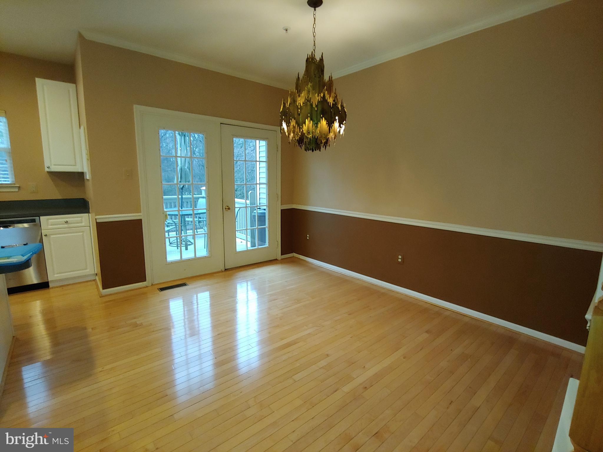 THE KNOLLS/CROFTON VILLAGE - Residential Lease