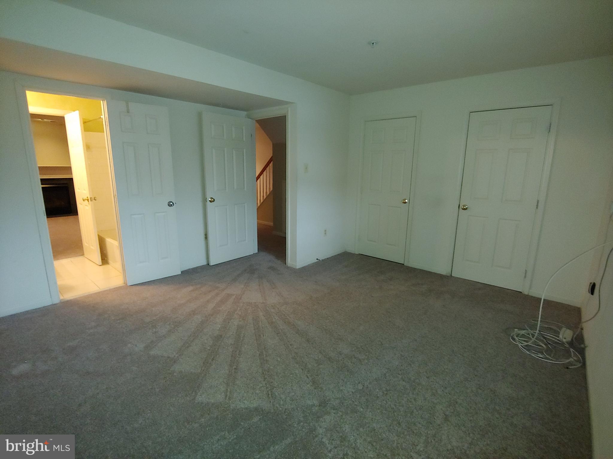 THE KNOLLS/CROFTON VILLAGE - Residential Lease