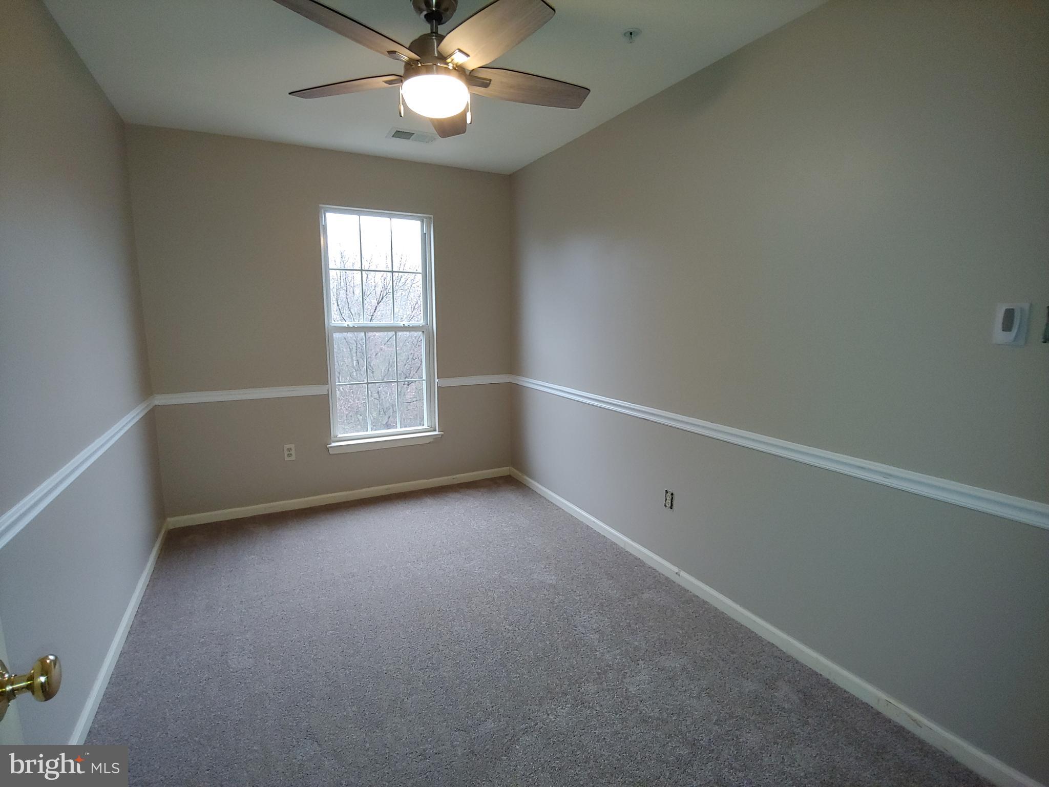 THE KNOLLS/CROFTON VILLAGE - Residential Lease