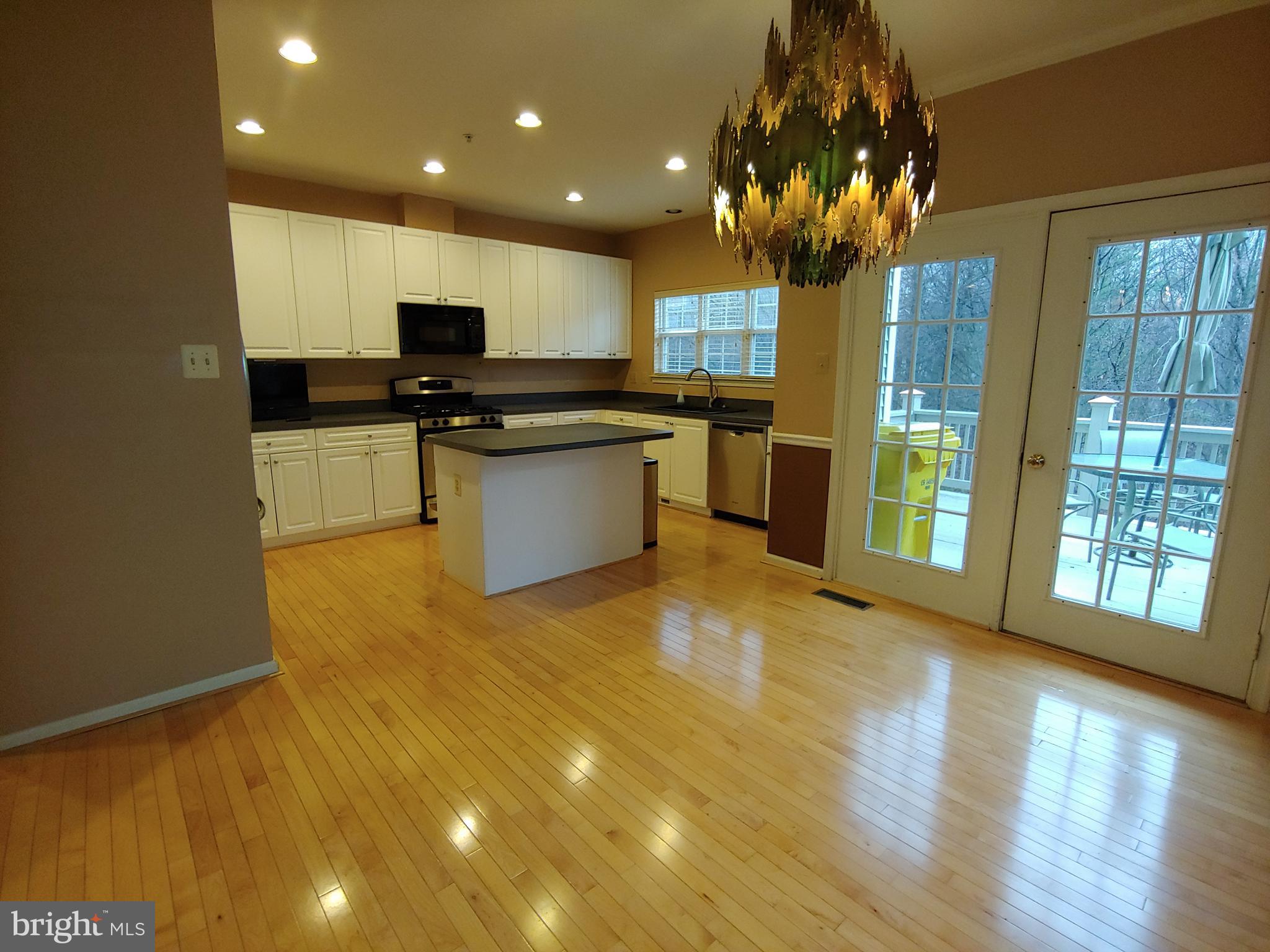 THE KNOLLS/CROFTON VILLAGE - Residential Lease