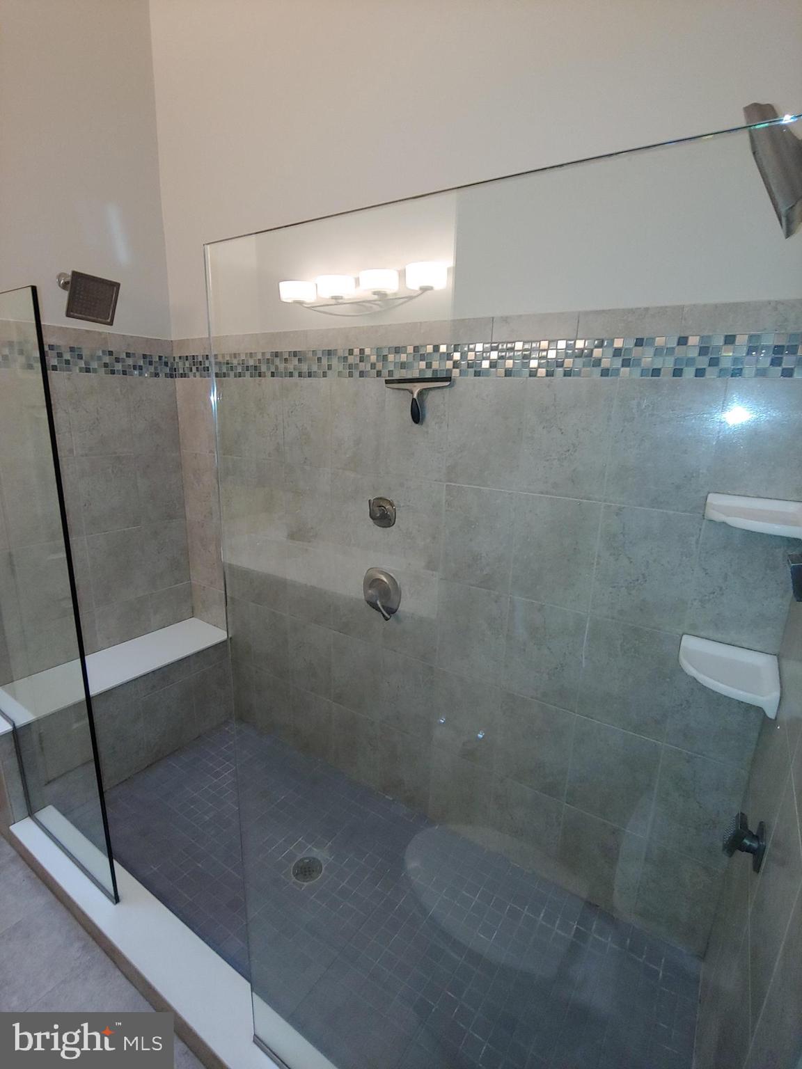 THE KNOLLS/CROFTON VILLAGE - Residential Lease