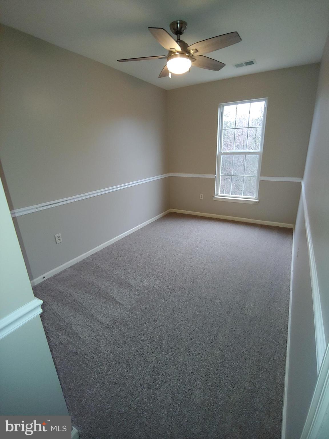 THE KNOLLS/CROFTON VILLAGE - Residential Lease