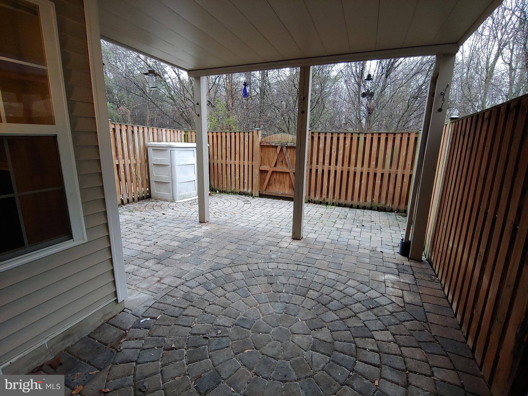 THE KNOLLS/CROFTON VILLAGE - Residential Lease