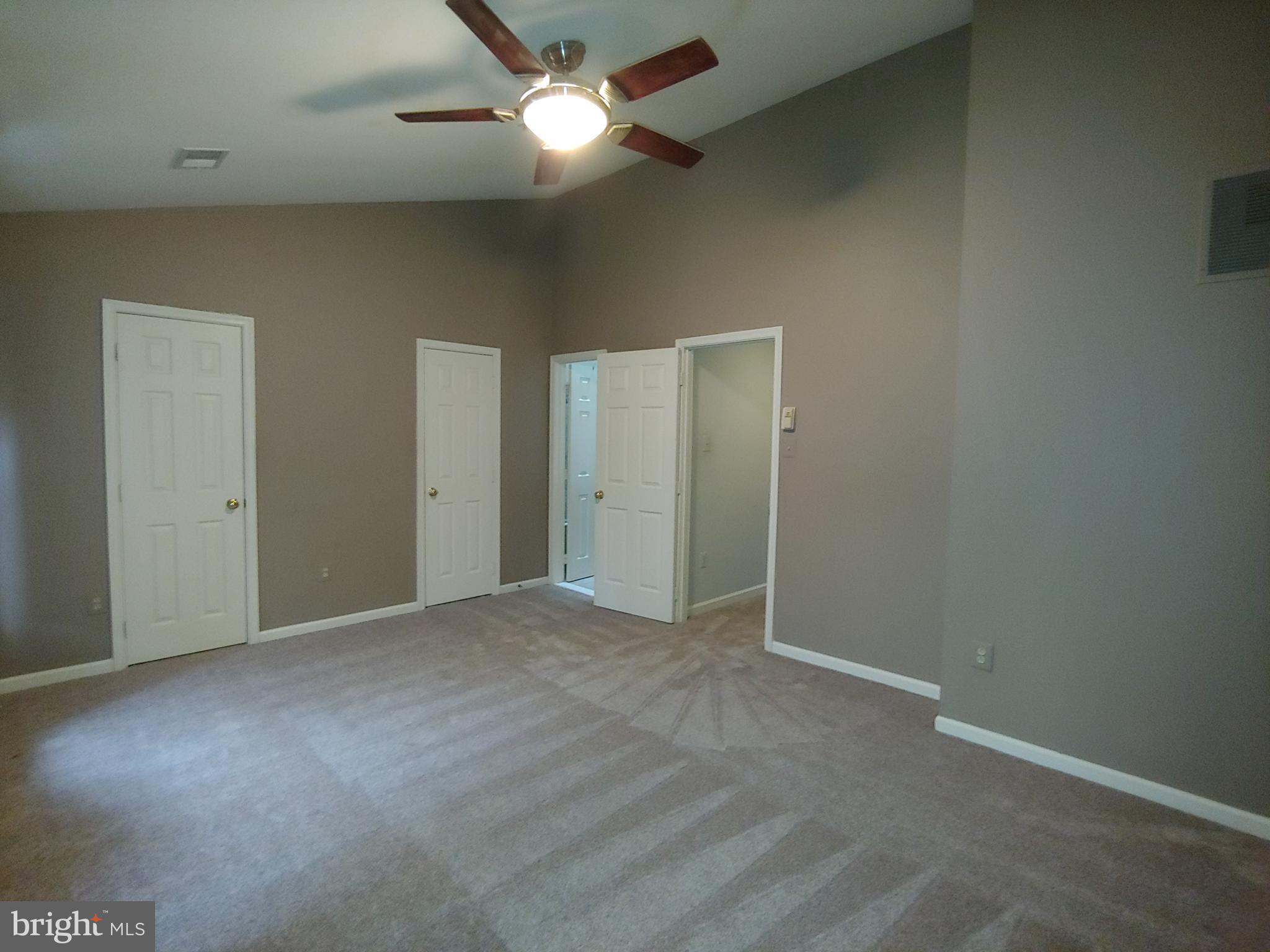 THE KNOLLS/CROFTON VILLAGE - Residential Lease