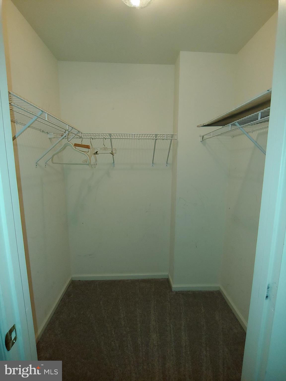 THE KNOLLS/CROFTON VILLAGE - Residential Lease