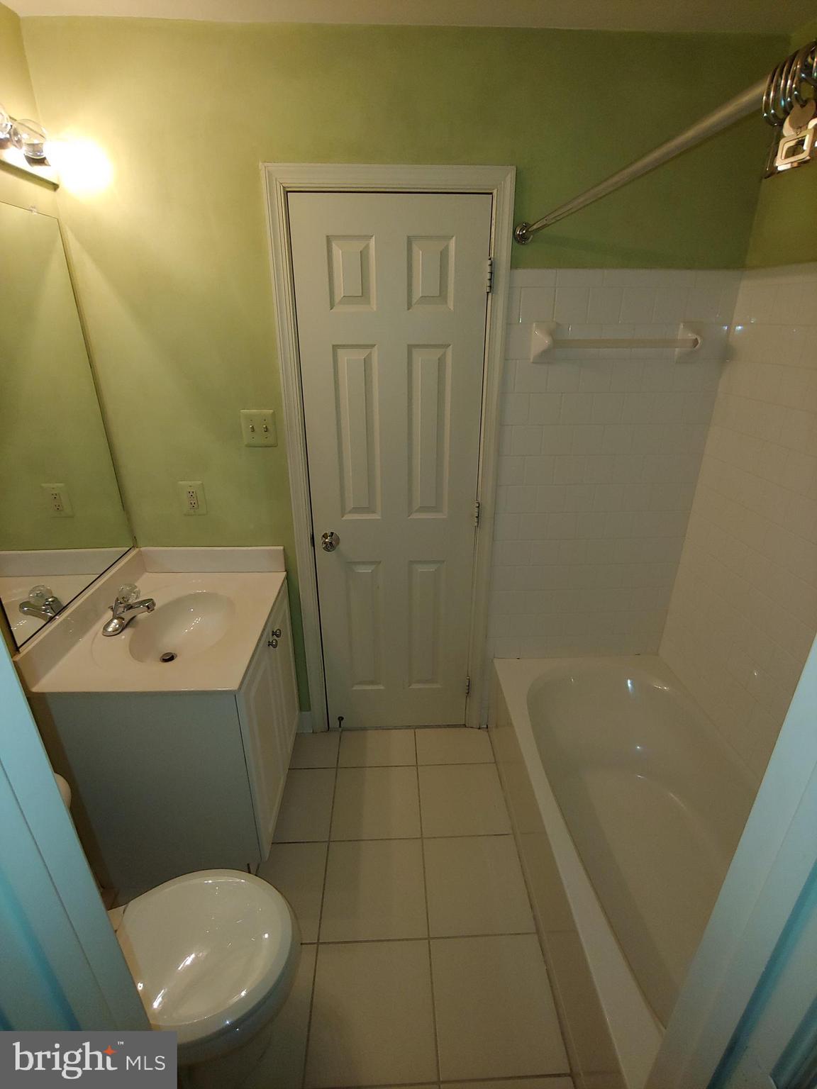 THE KNOLLS/CROFTON VILLAGE - Residential Lease