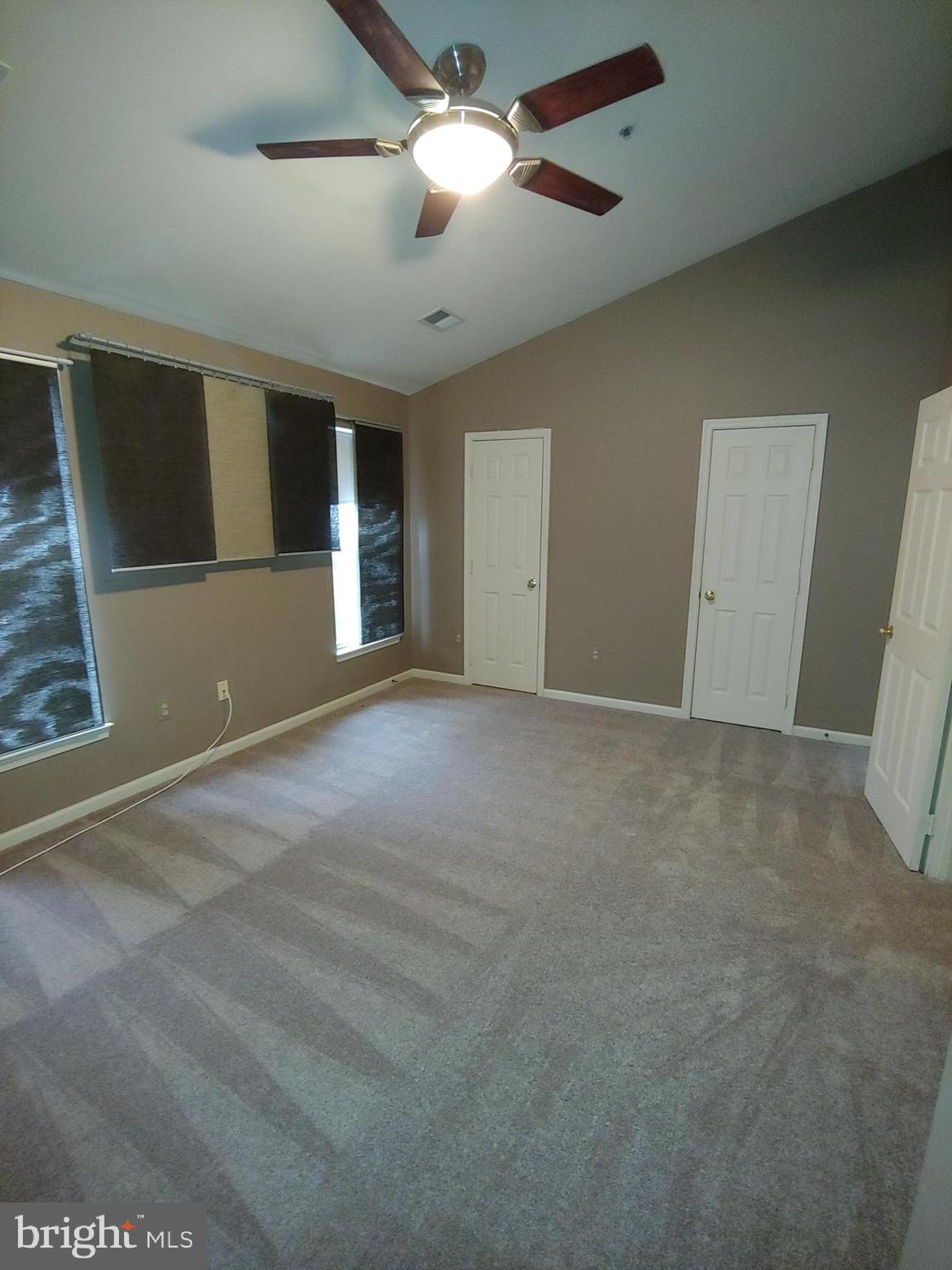 THE KNOLLS/CROFTON VILLAGE - Residential Lease