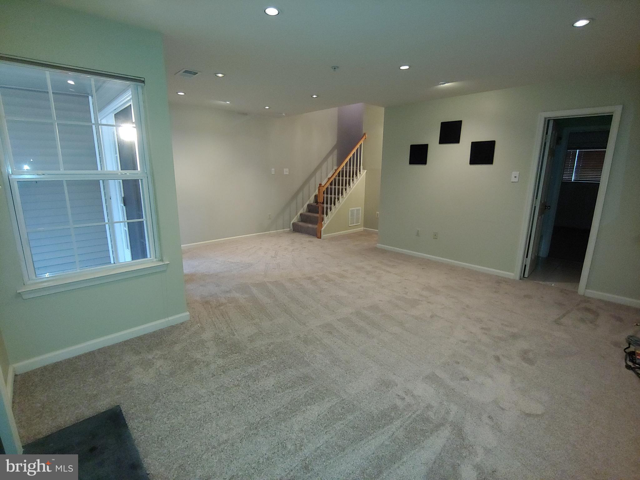 THE KNOLLS/CROFTON VILLAGE - Residential Lease