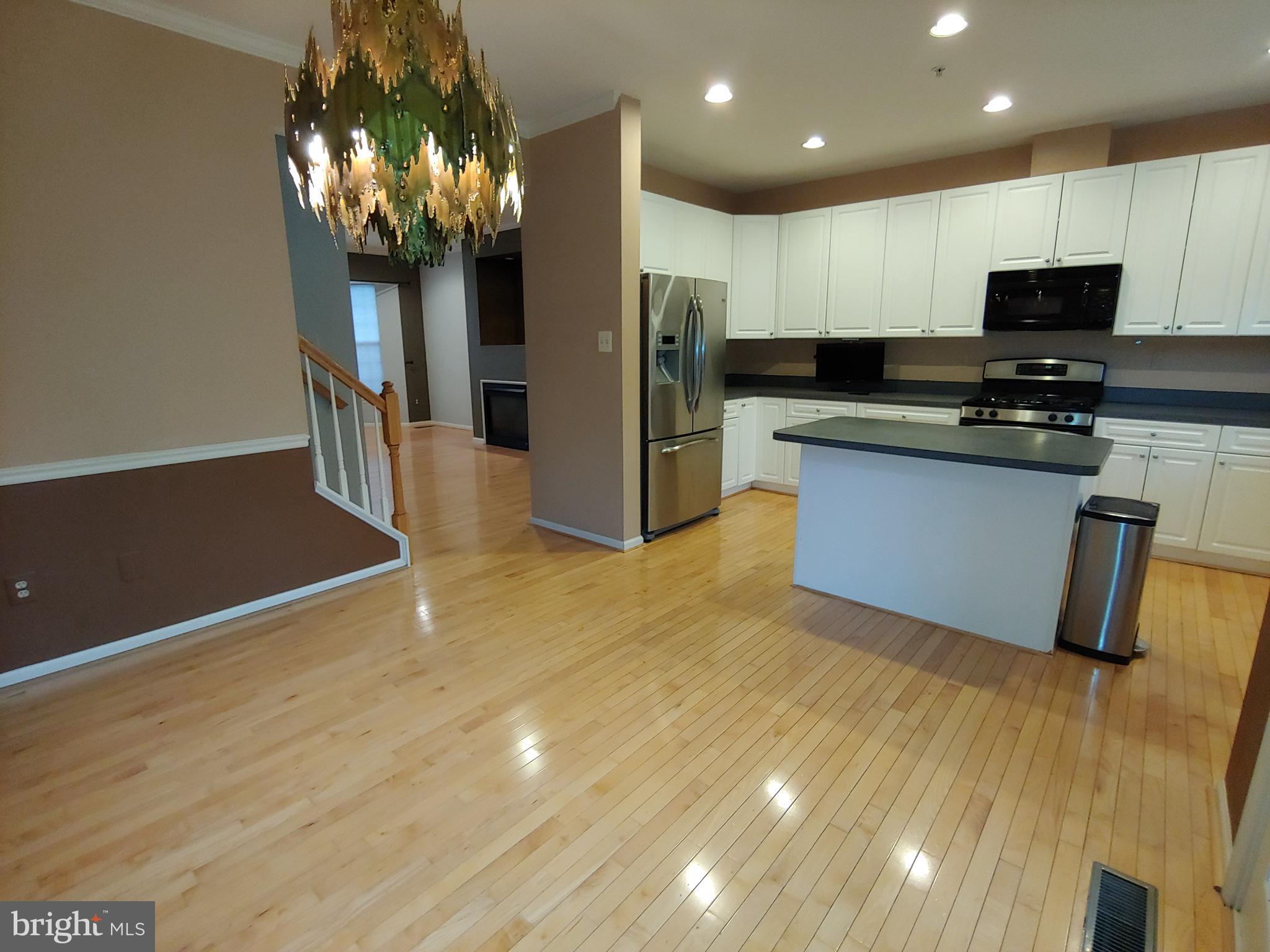 THE KNOLLS/CROFTON VILLAGE - Residential Lease