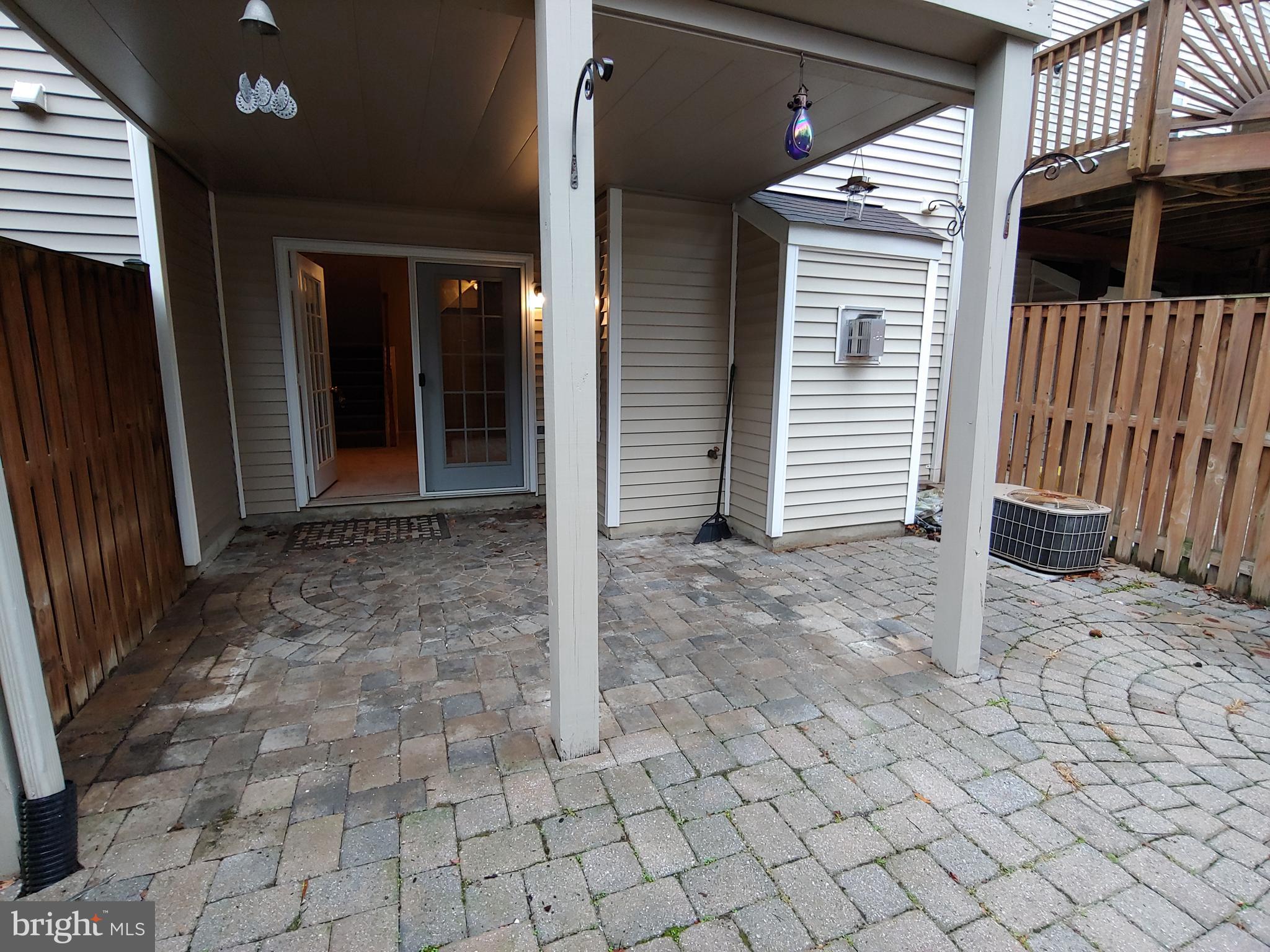 THE KNOLLS/CROFTON VILLAGE - Residential Lease