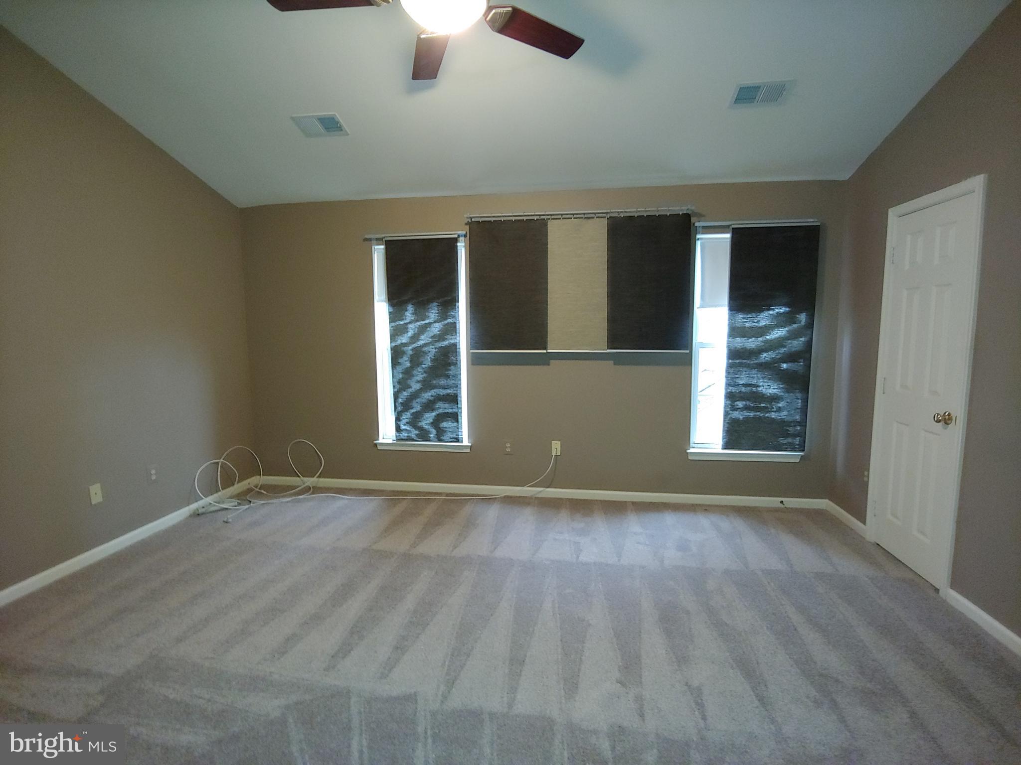 THE KNOLLS/CROFTON VILLAGE - Residential Lease