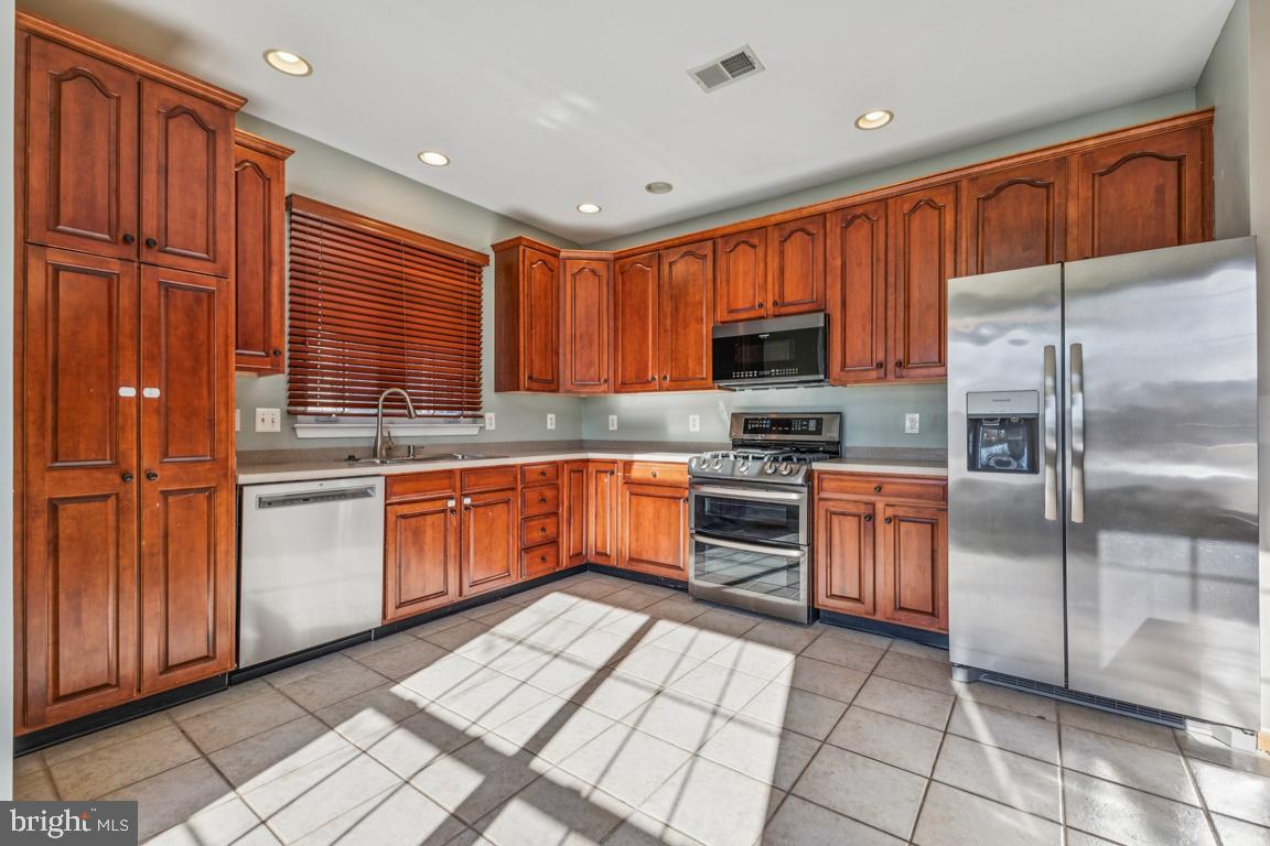 BELMONT COUNTRY CLUB - Residential Lease