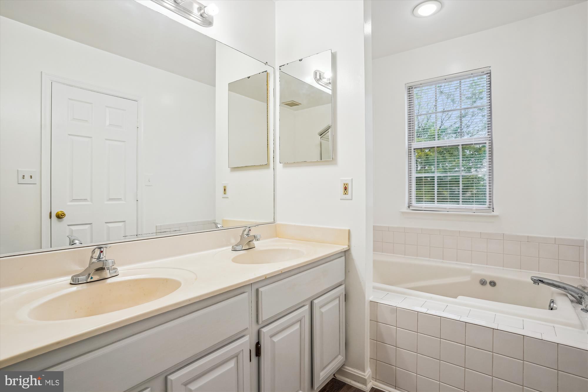 WAYSIDE VILLAGE - Residential Lease