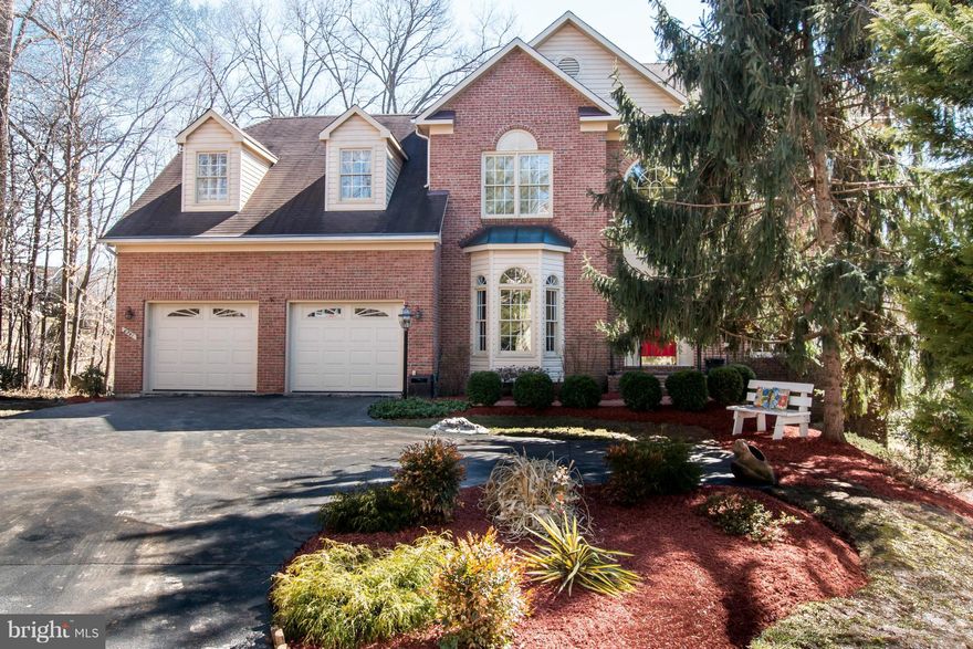 $2,000 bonus to selling agent , large closets, lots of storage, 9 foot ceilings, Gourmet kitchen with Granite counter tops intended for active families, invisible fence, private backyard w/ enhanced landscape design reduces yard work bordered by large common area, lower level walk out, Llike a model!!!  4 bedrooms, den,office, 4.5 bathrooms UP TO 10K HELP IN CLOSING COSTS!!