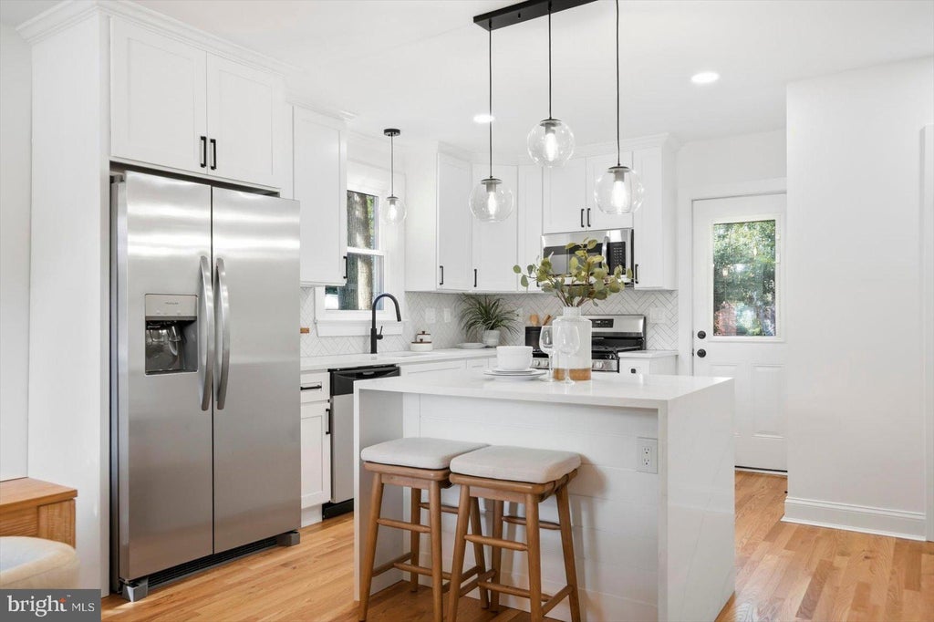 Photo of 9424 Colesville Road, SILVER SPRING, MD 20901 (MLS # MDMC2256678)