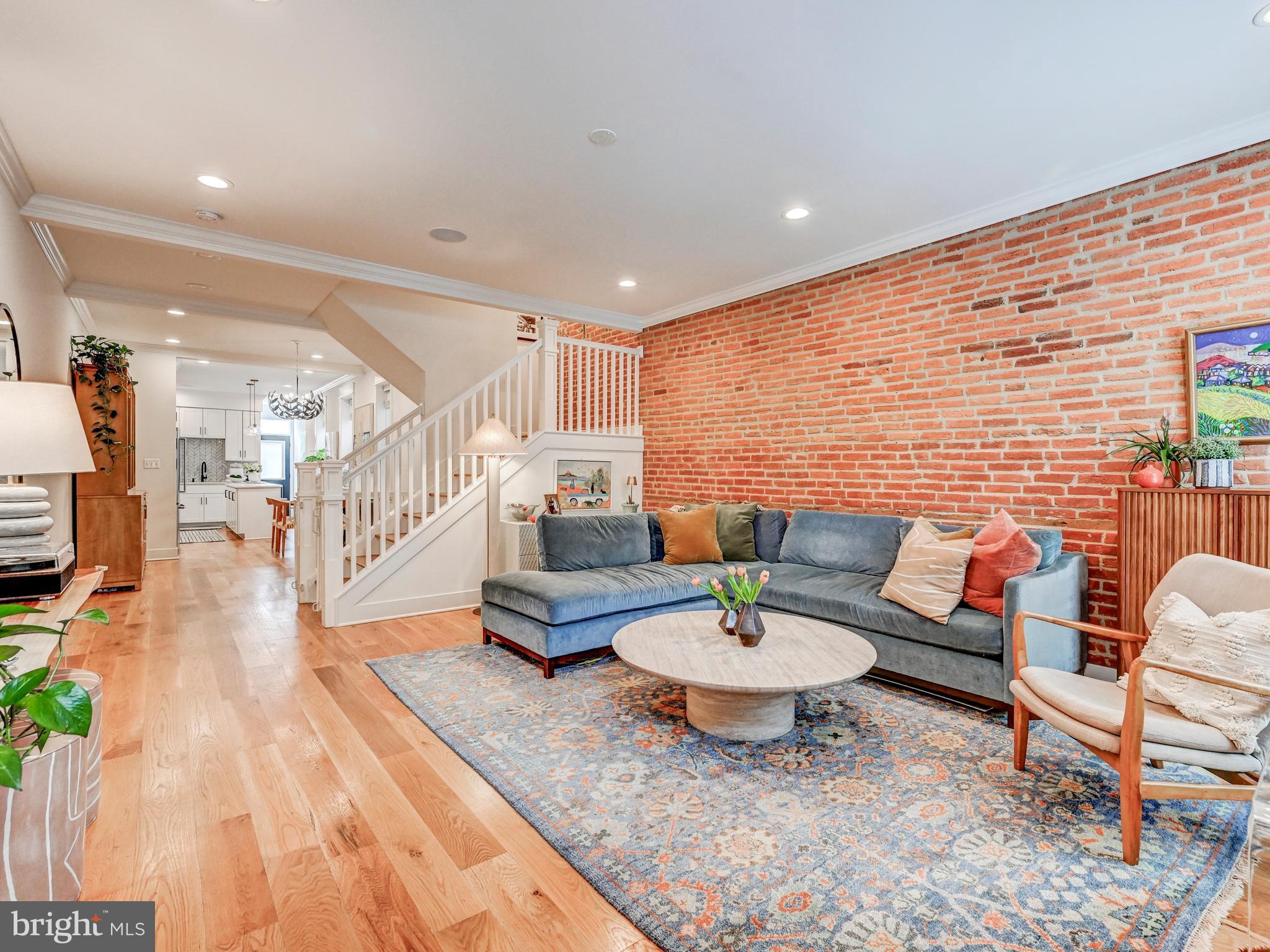 2021 E LOMBARD STREET