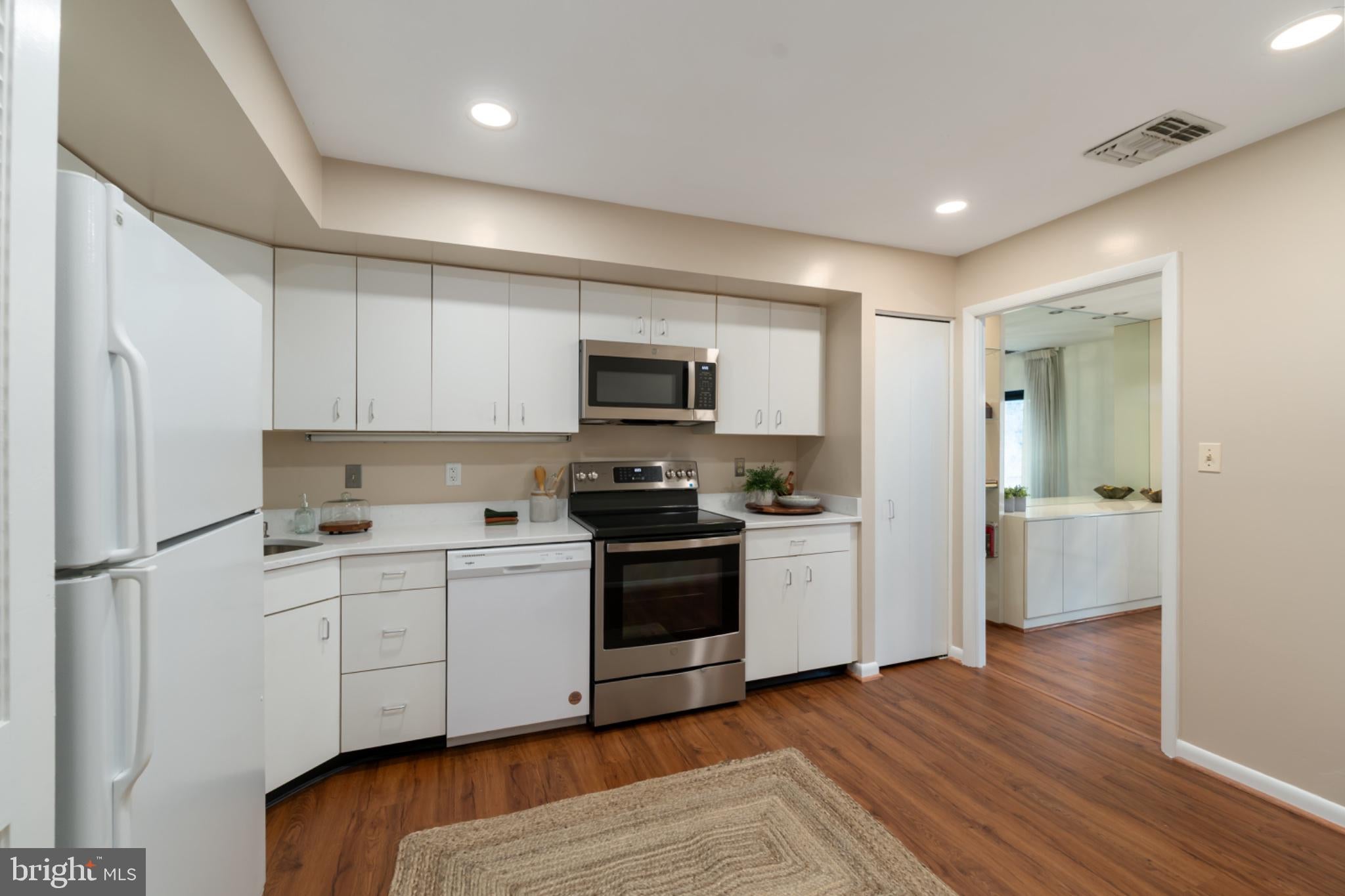 1 HIGH STEPPER COURT 405