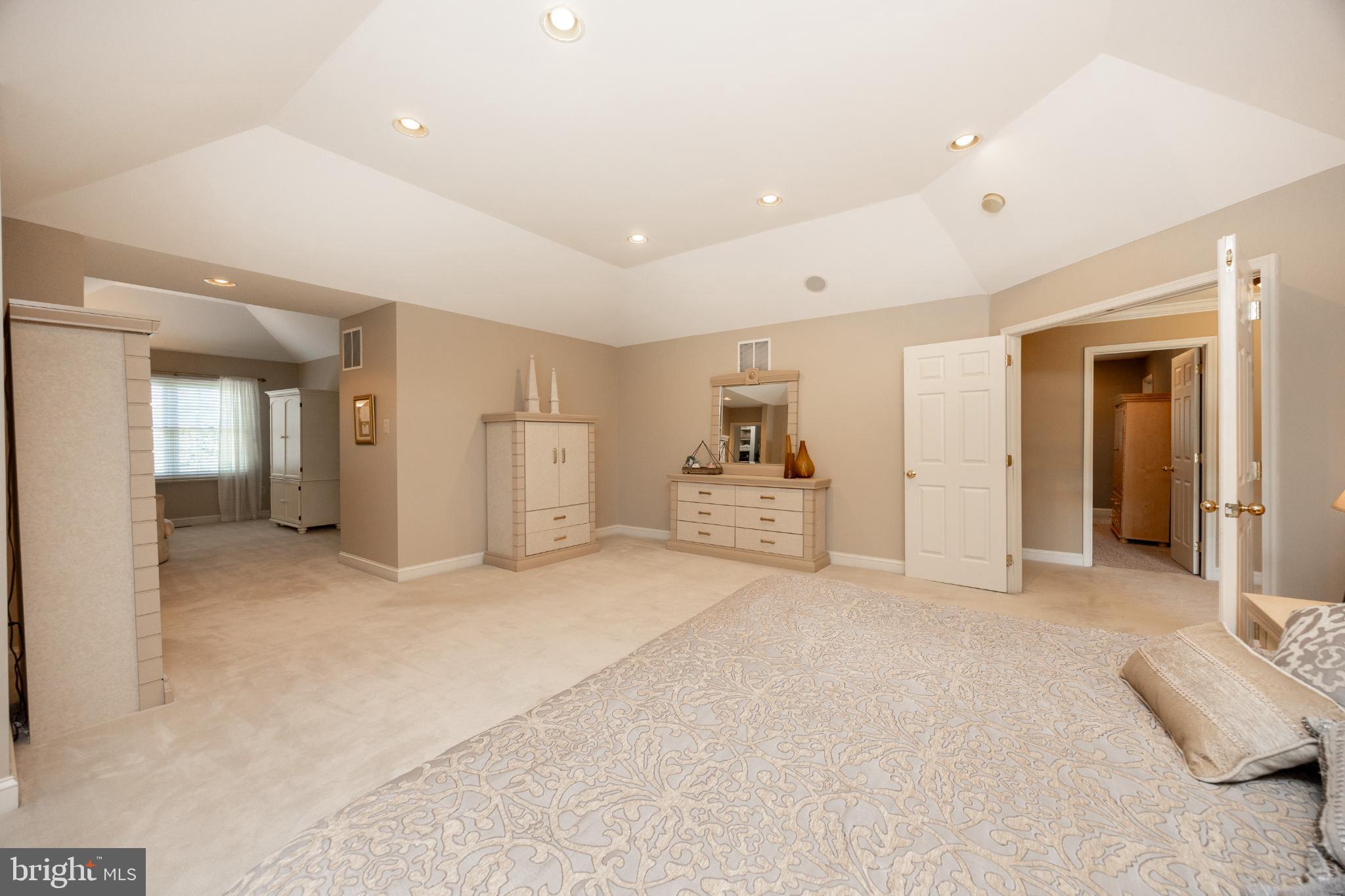 ESTATES AT FARAWAY FARMS - Residential