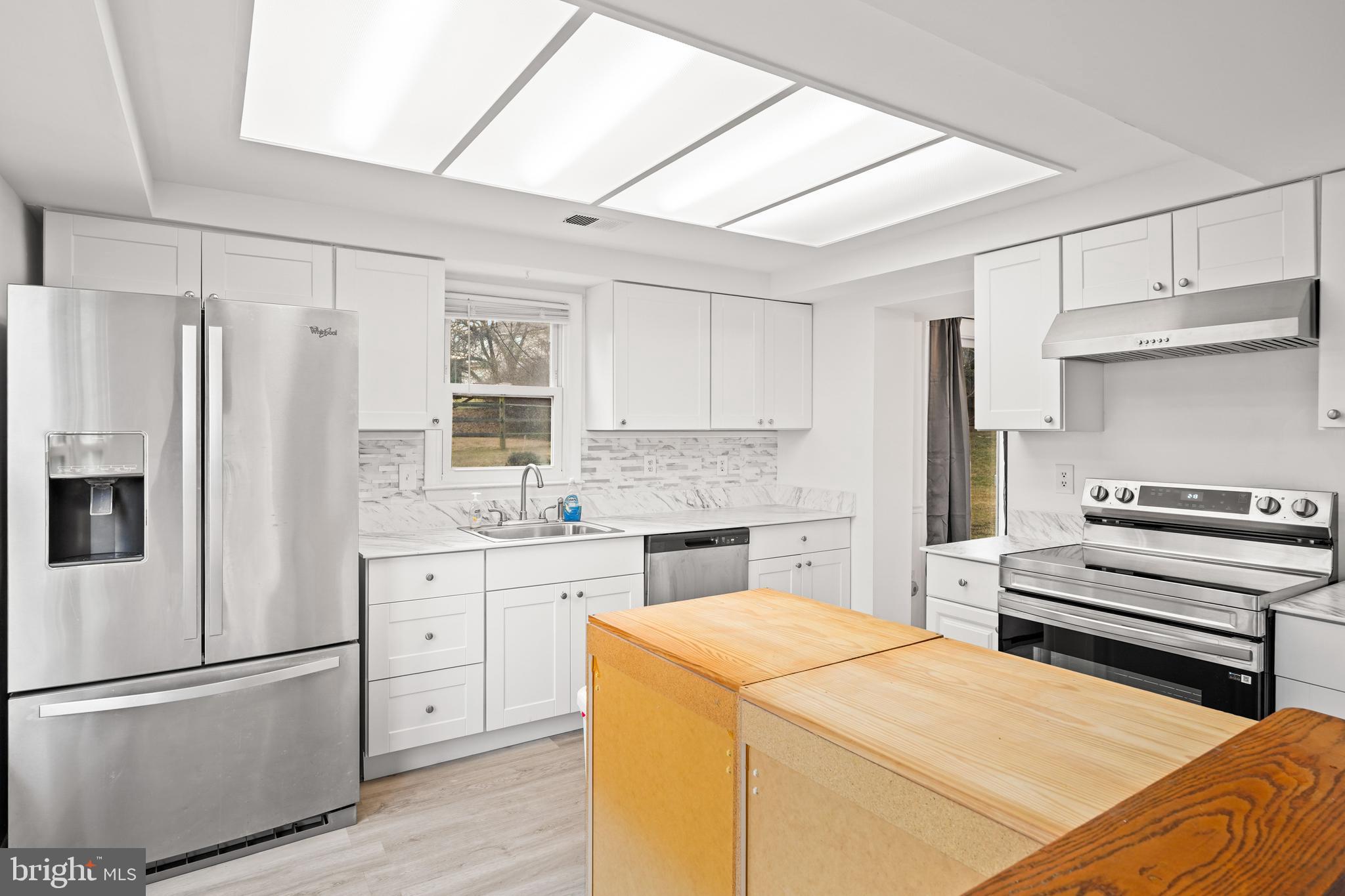 KINGSTON CHASE - Residential