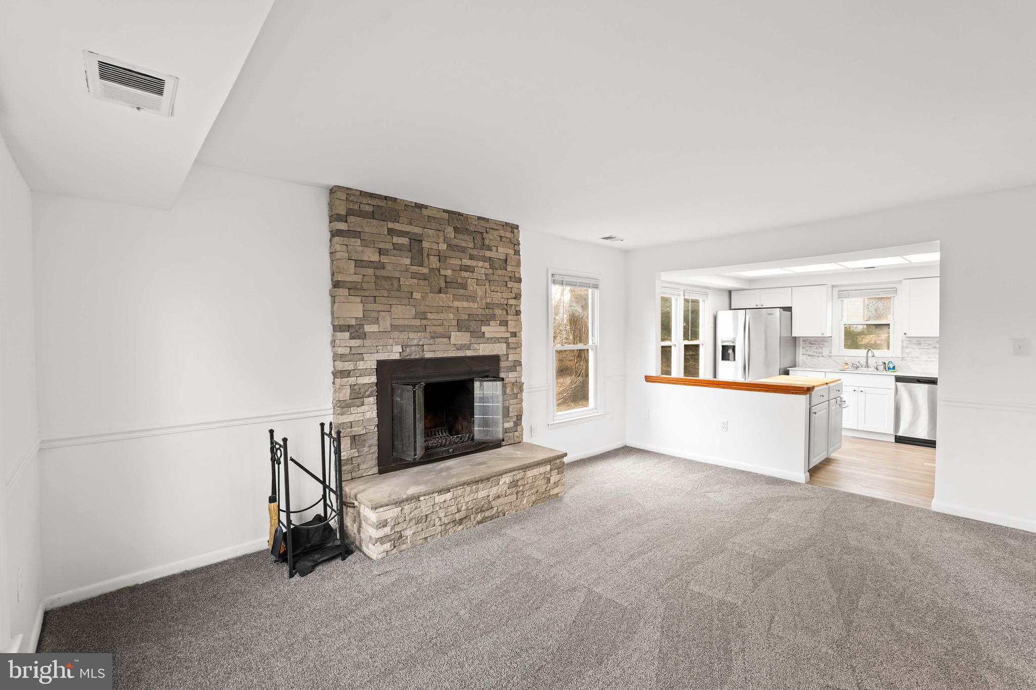 KINGSTON CHASE - Residential