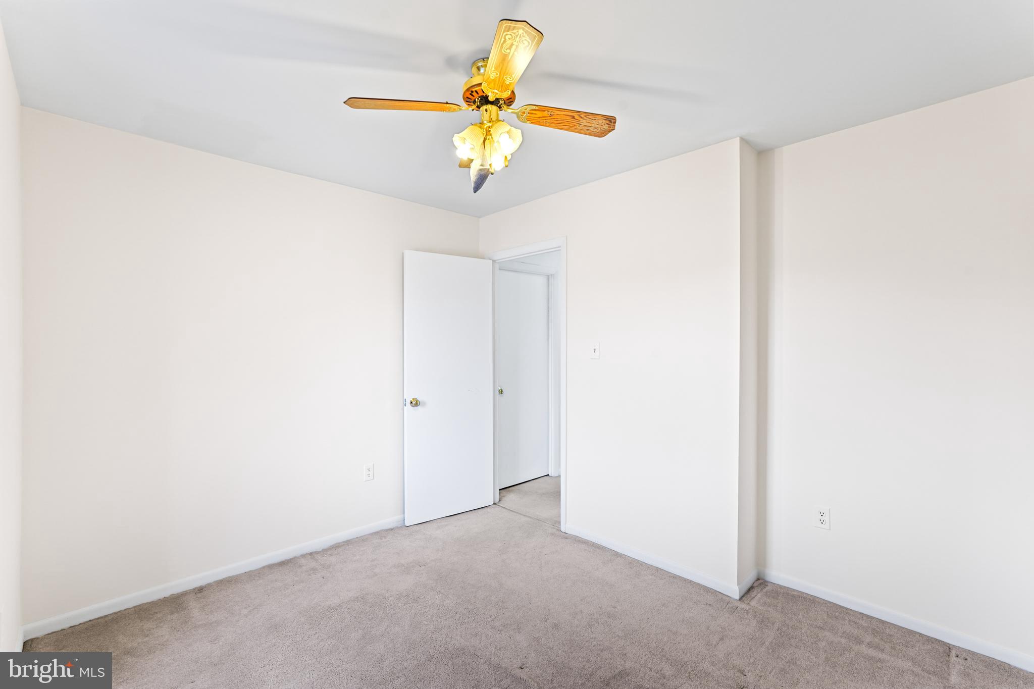 KINGSTON CHASE - Residential