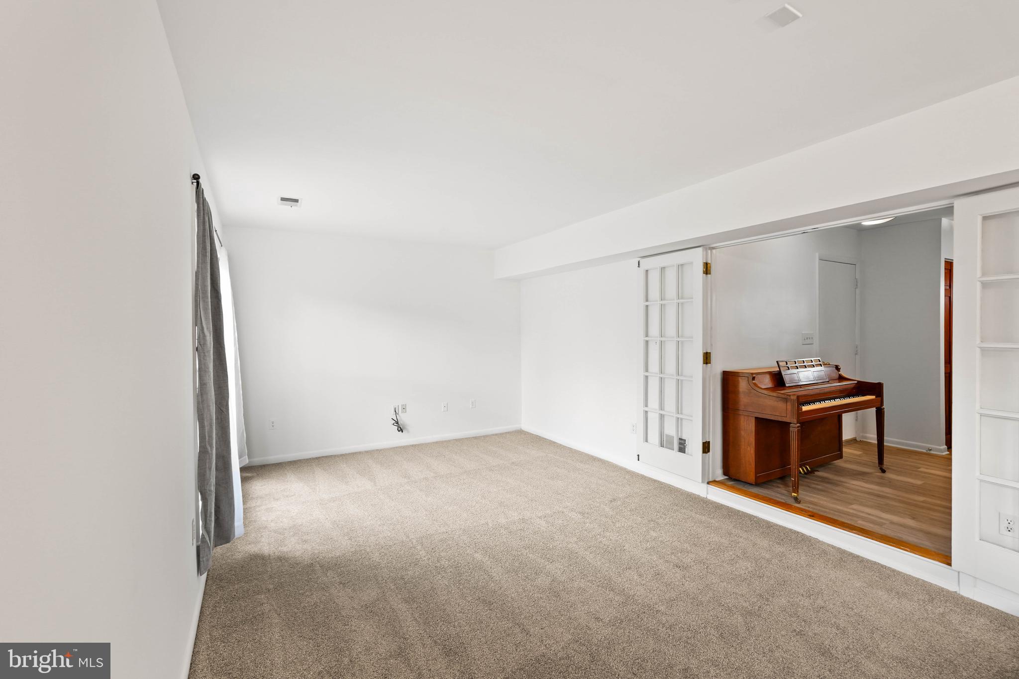 KINGSTON CHASE - Residential